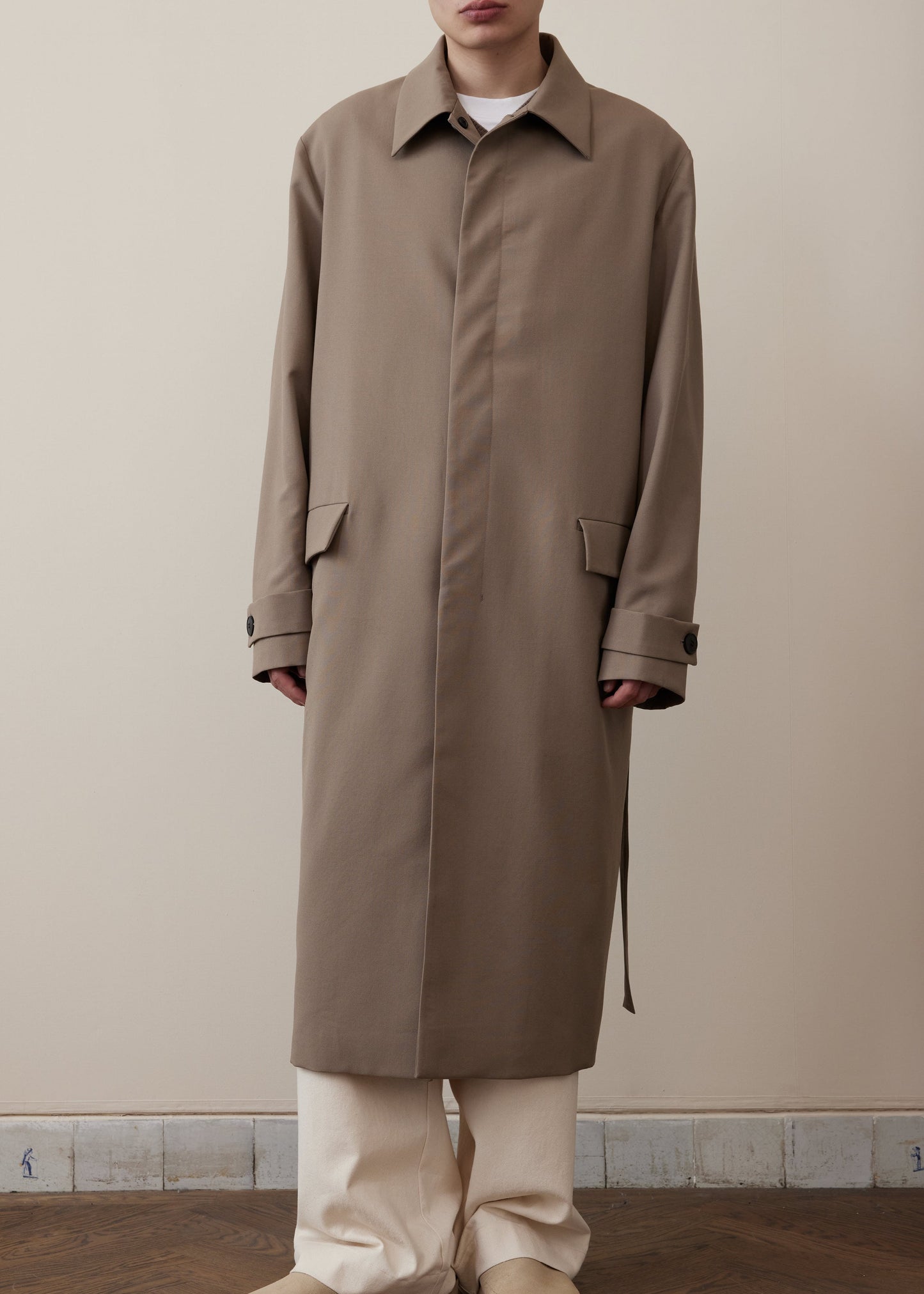 RÓHE MEN RELAXED TAILORED CAR COAT - KHAKI