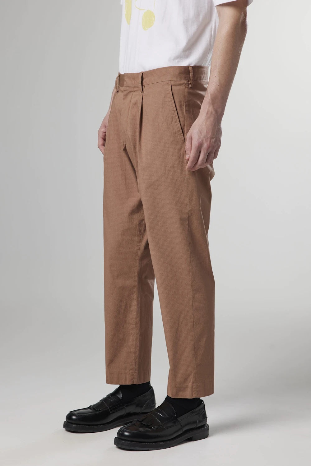 NN07 BILL RELAXED FIT TECH FABRIC TROUSER - NOUGAT