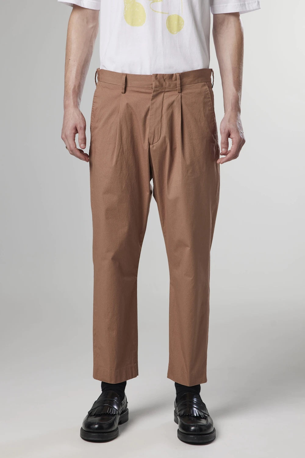 NN07 BILL RELAXED FIT TECH FABRIC TROUSER - NOUGAT