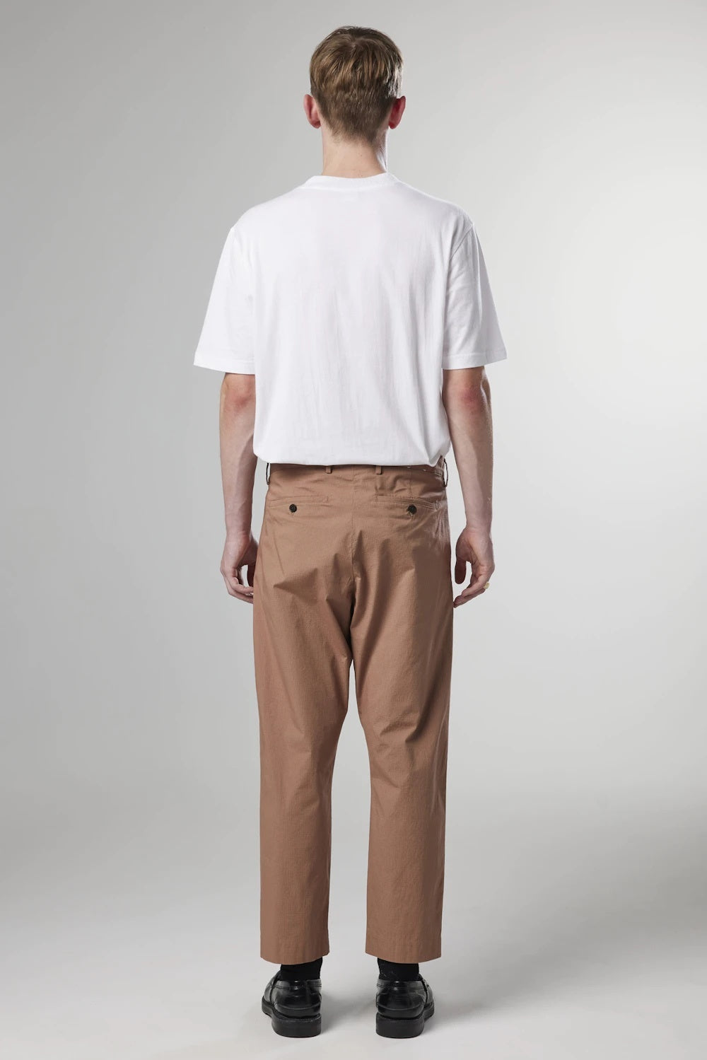 NN07 BILL RELAXED FIT TECH FABRIC TROUSER - NOUGAT
