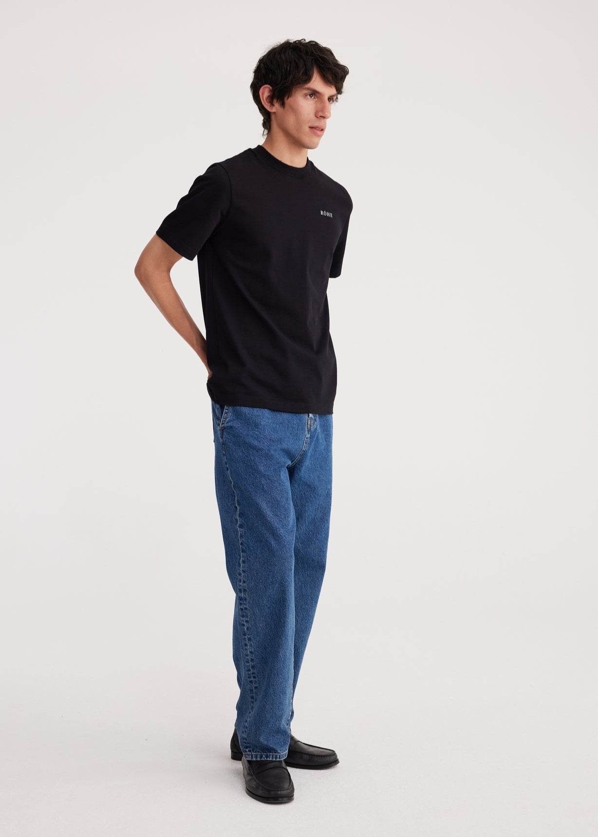 RÓHE MEN TAPERED LEG JEANS - INDIGO