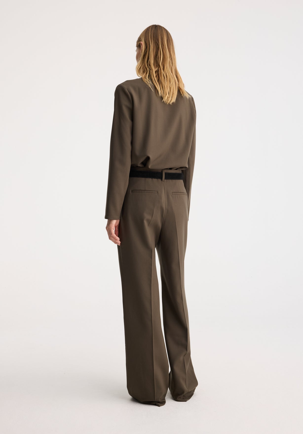 RÓHE RELAXED SINGLE PLEATED TROUSERS - EARTH