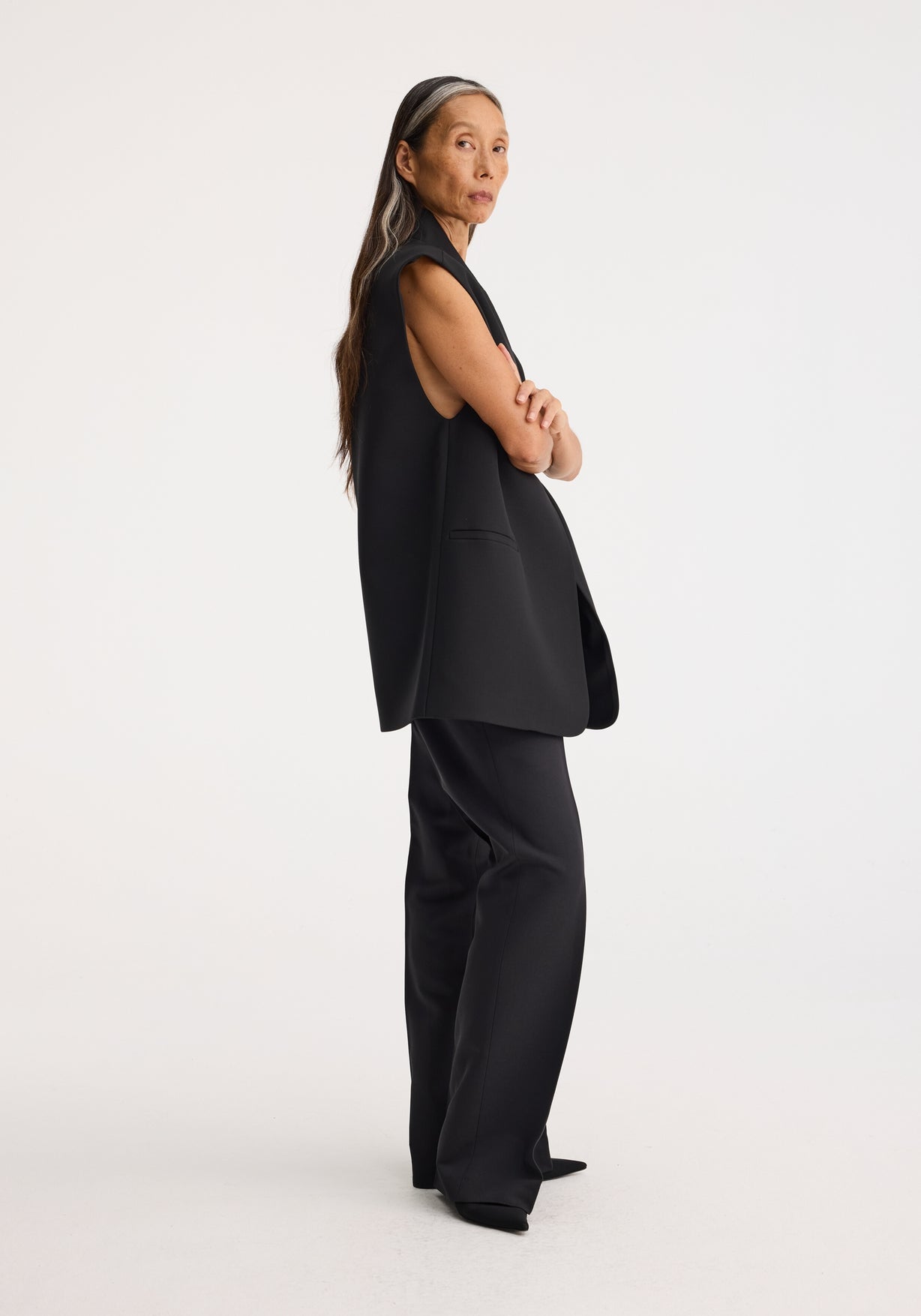 RÓHE SLEEVELESS JACKET - BLACK