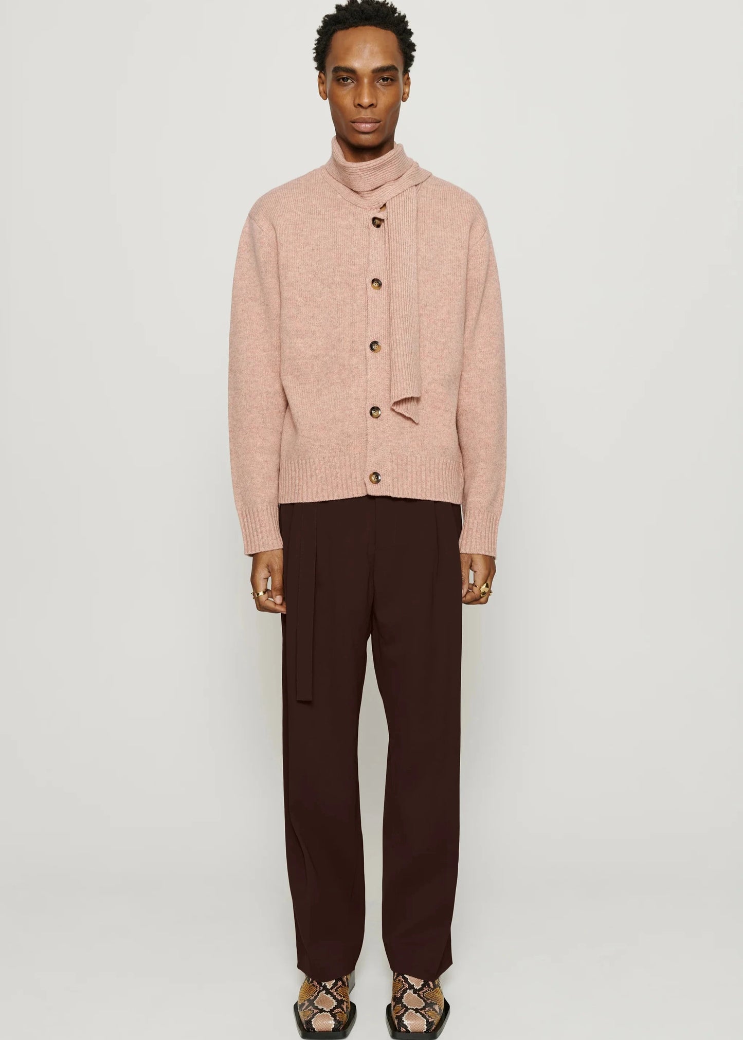 CMMN SWDN OMAR BELT TROUSERS - BURGUNDY