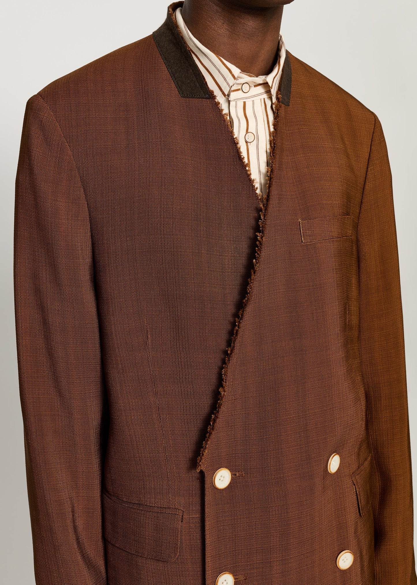 CMMN SWDN VINNY TAILORED COLLARLESS BLAZER - BROWN