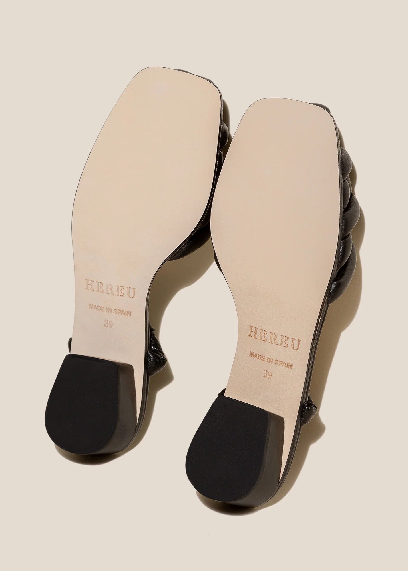 HEREU CABERSA SQUARE TOE PADDED HEELED SANDAL - BLACK
