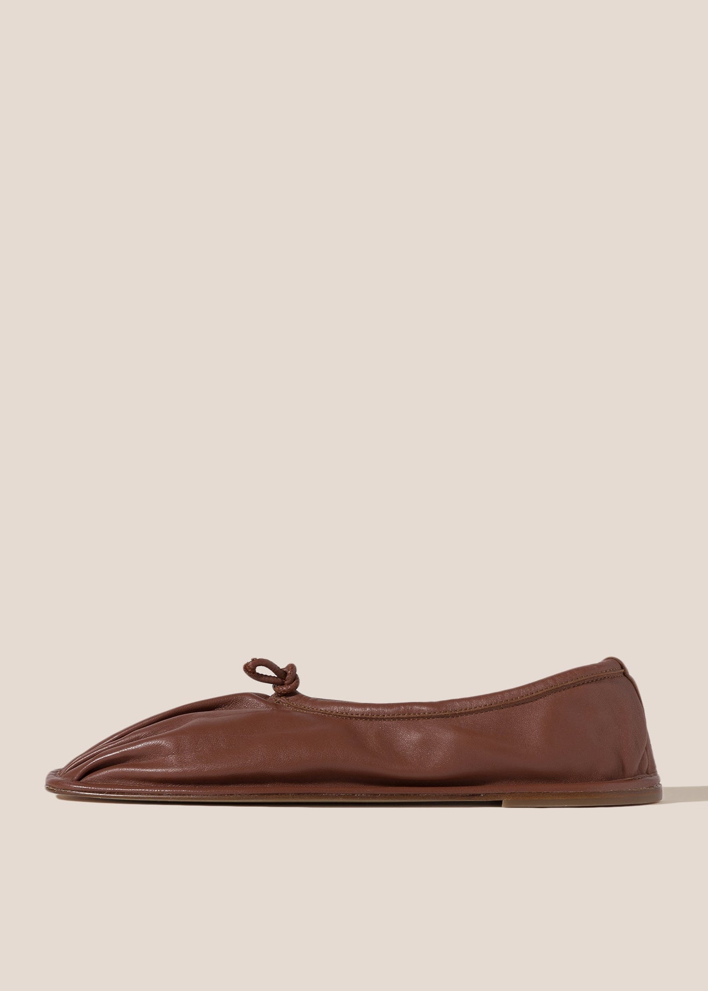 HEREU PUNTERA PLEATED TOE  PUMP - SHINY CHESTNUT