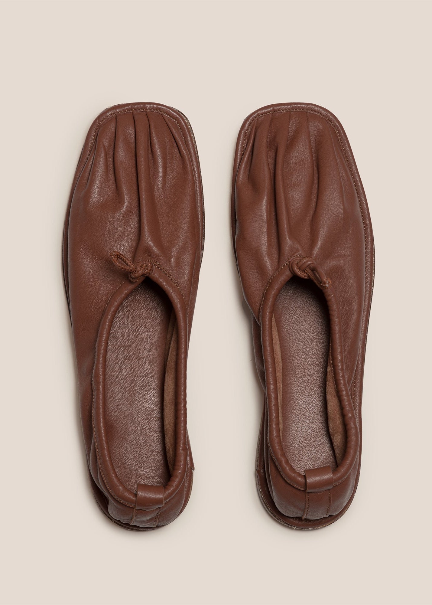 HEREU PUNTERA PLEATED TOE  PUMP - SHINY CHESTNUT