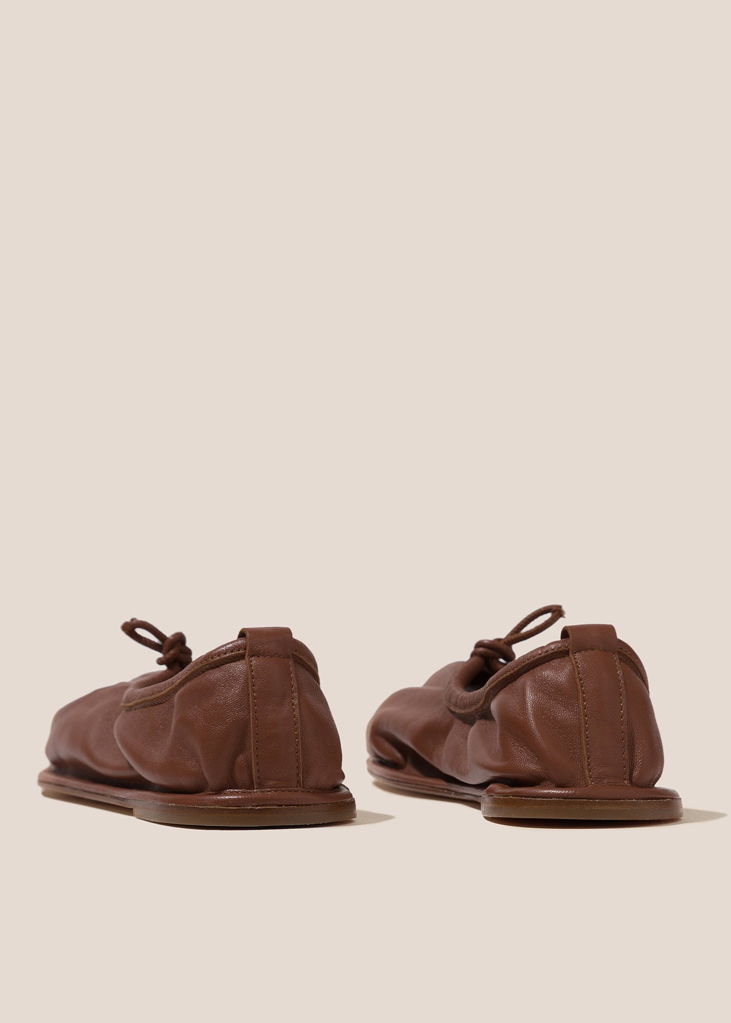 HEREU PUNTERA PLEATED TOE  PUMP - SHINY CHESTNUT