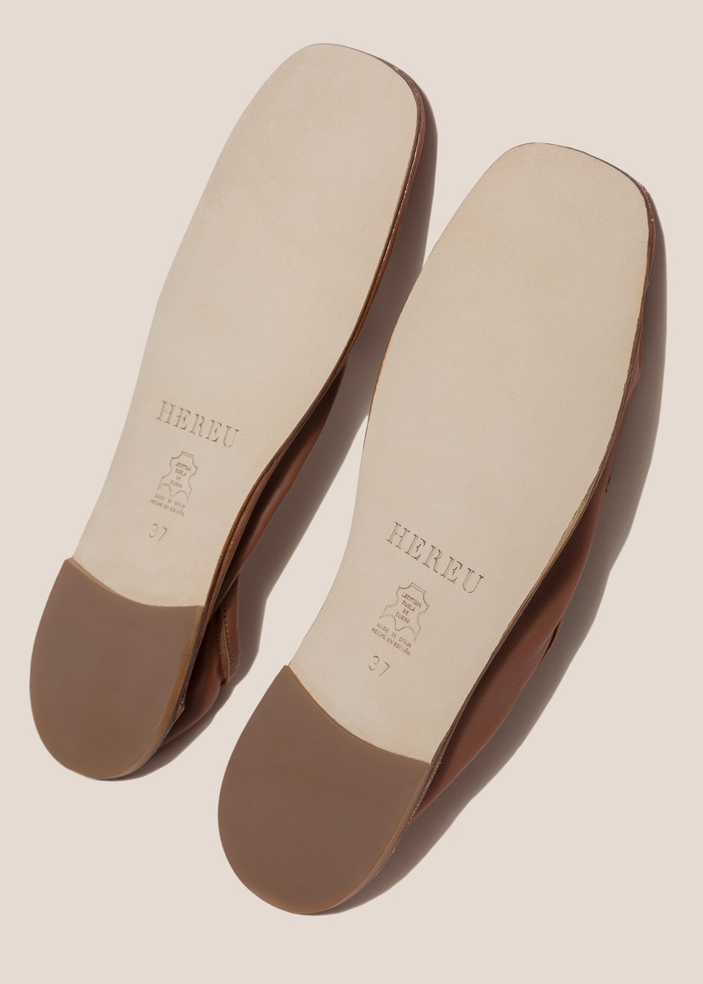 HEREU PUNTERA PLEATED TOE  PUMP - SHINY CHESTNUT