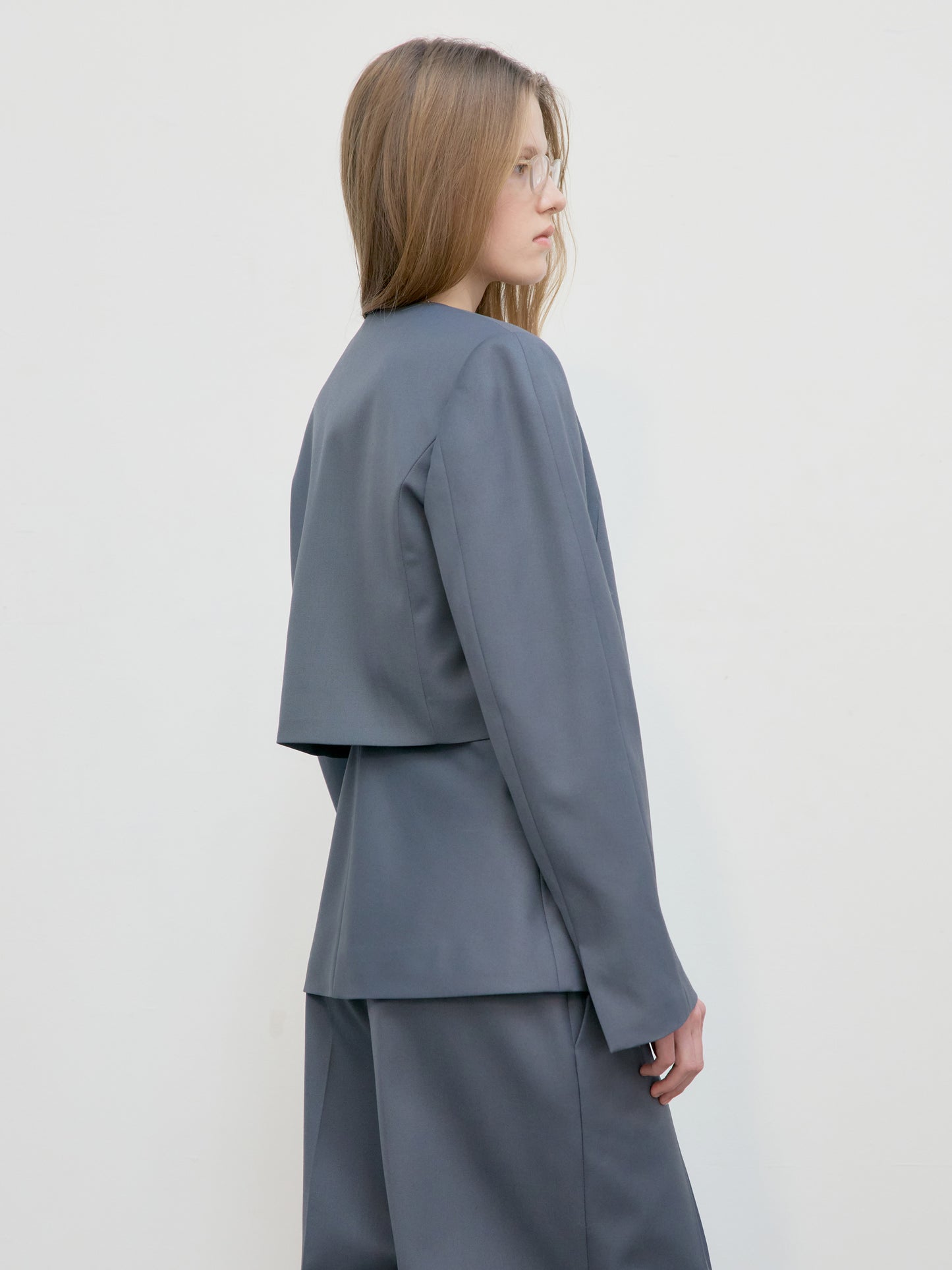 LOW CLASSIC COLLARLESS SHORT JACKET - GREY