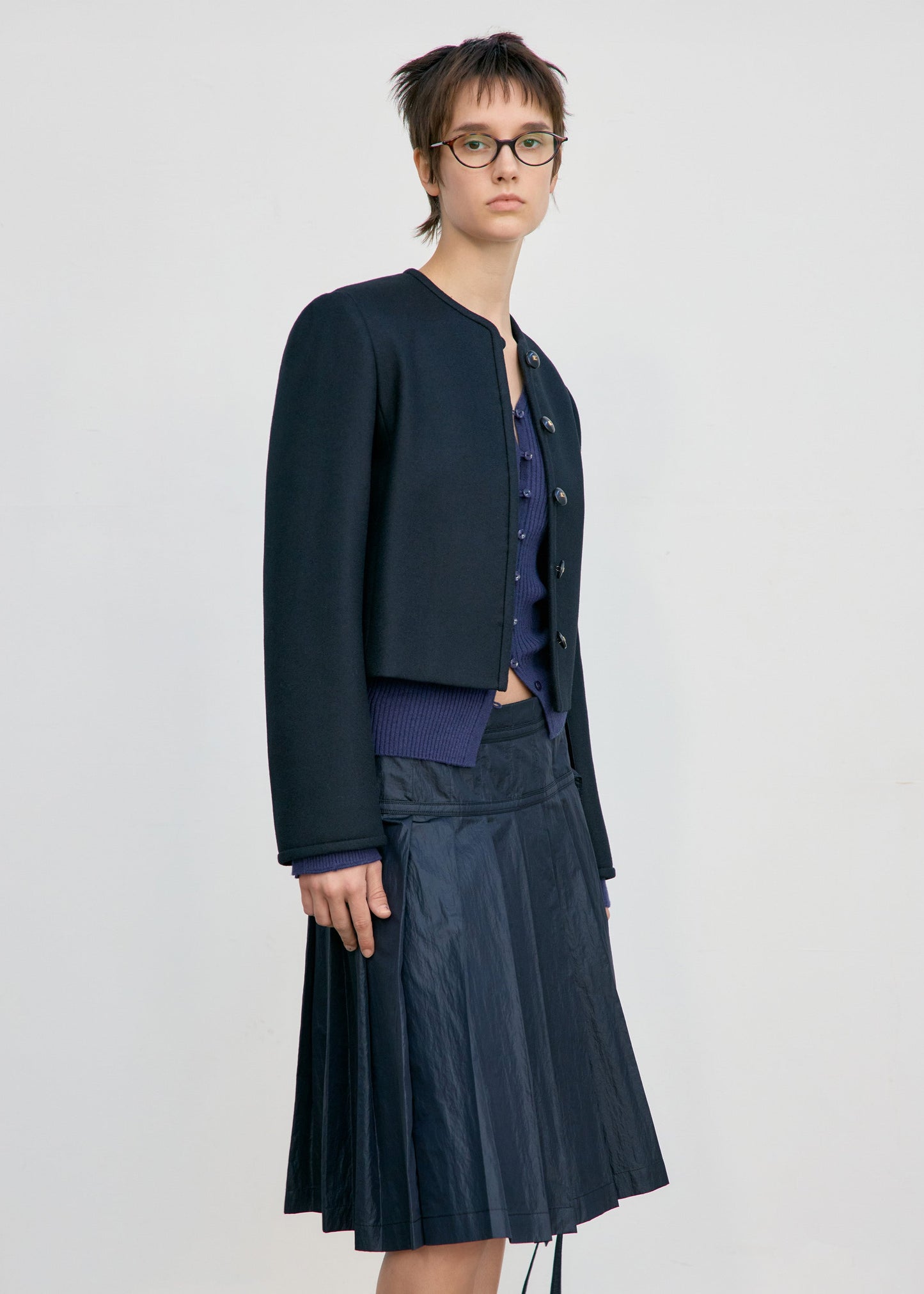 LOW CLASSIC ROUND NECK SHORT JACKET - BLACK