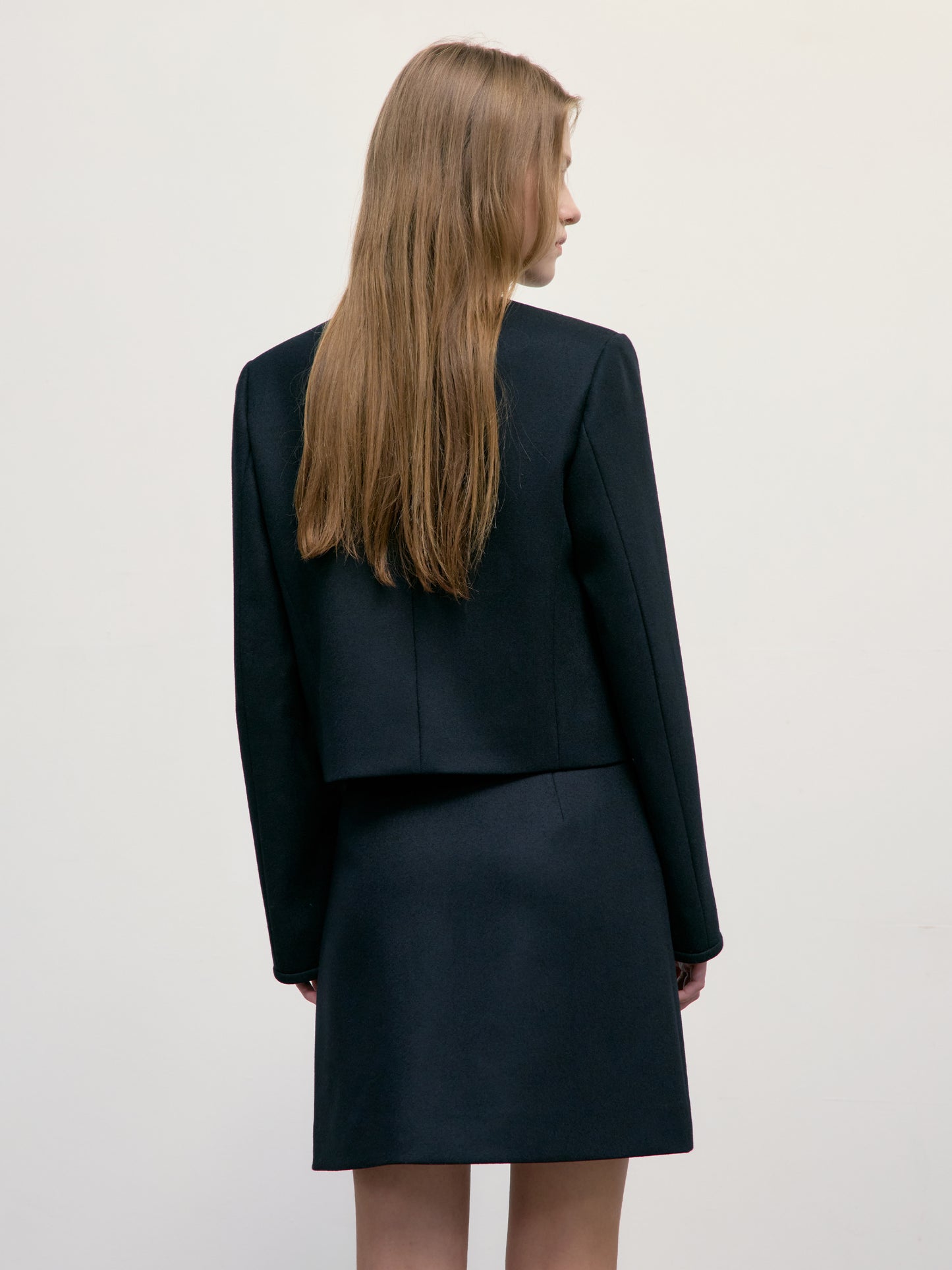 LOW CLASSIC ROUND NECK SHORT JACKET - BLACK