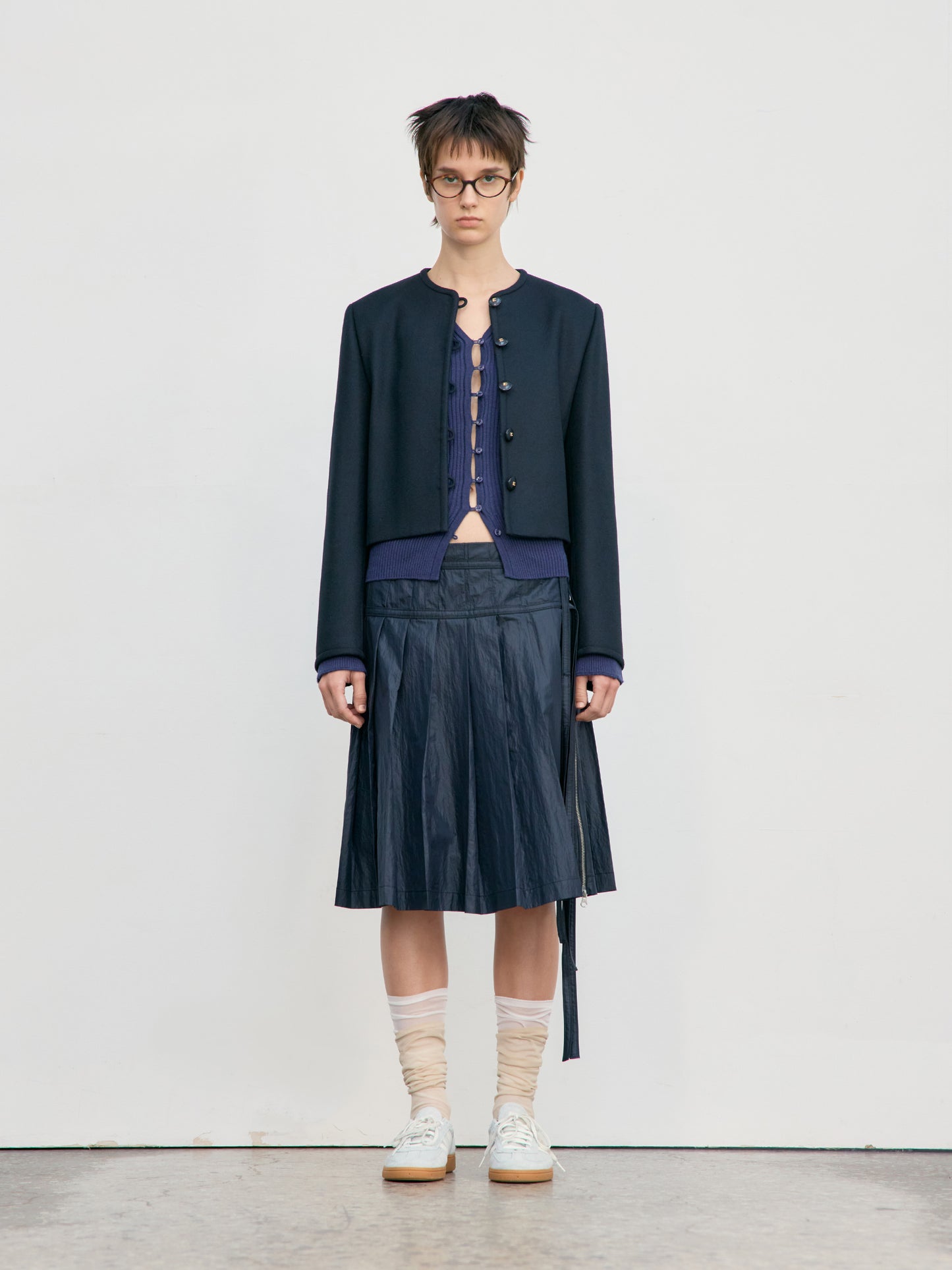 LOW CLASSIC ROUND NECK SHORT JACKET - BLACK