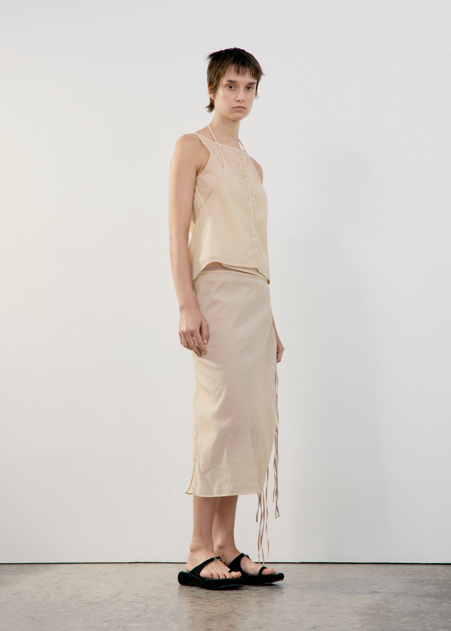 LOW CLASSIC SEE-THROUGH BUTTON LOOP SKIRT - BEIGE