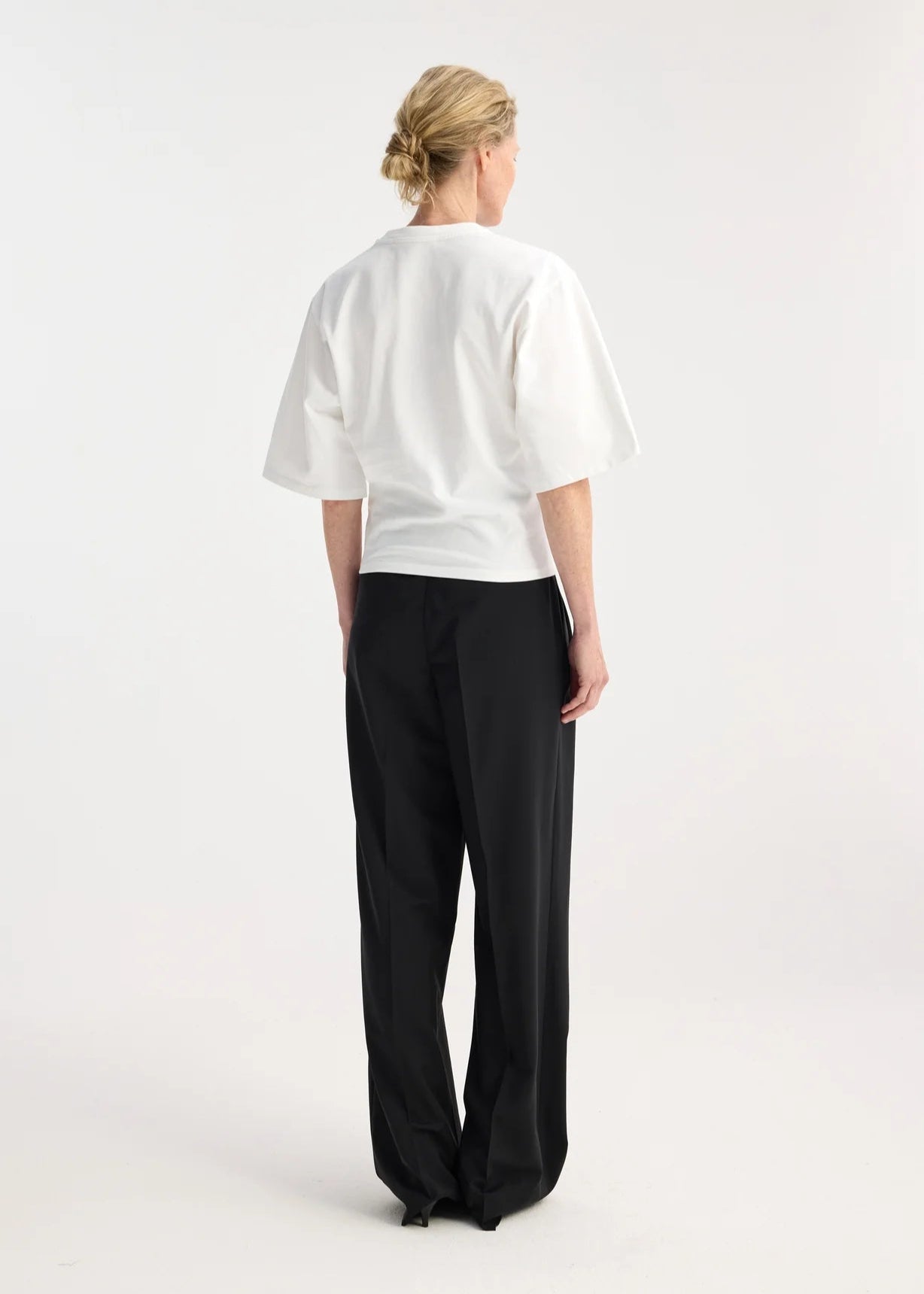 RÓHE FITTED LOGO T-SHIRT - OPTIC WHITE