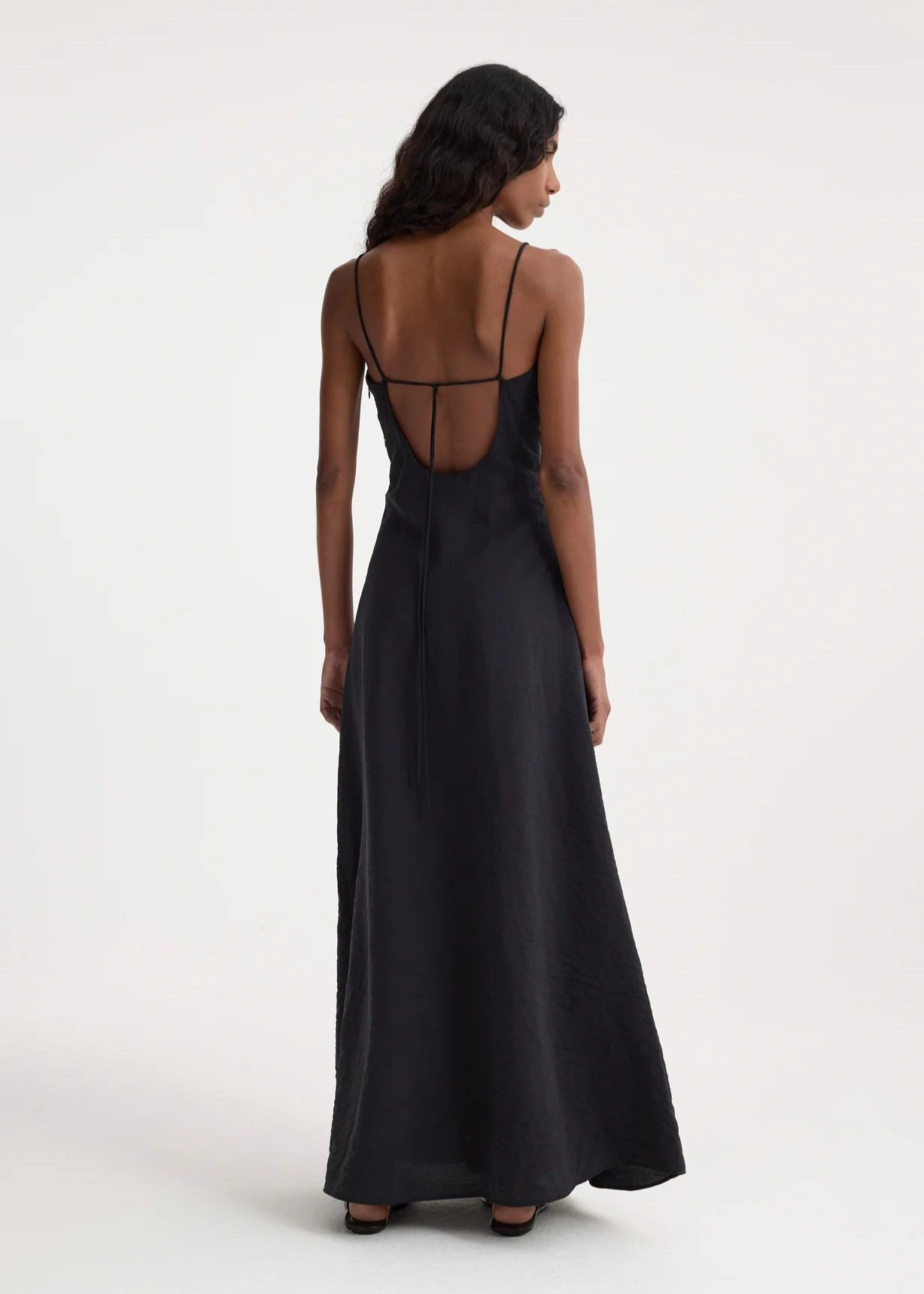 RÓHE HAMMERED SILK V-NECK STRAP DRESS - BLACK