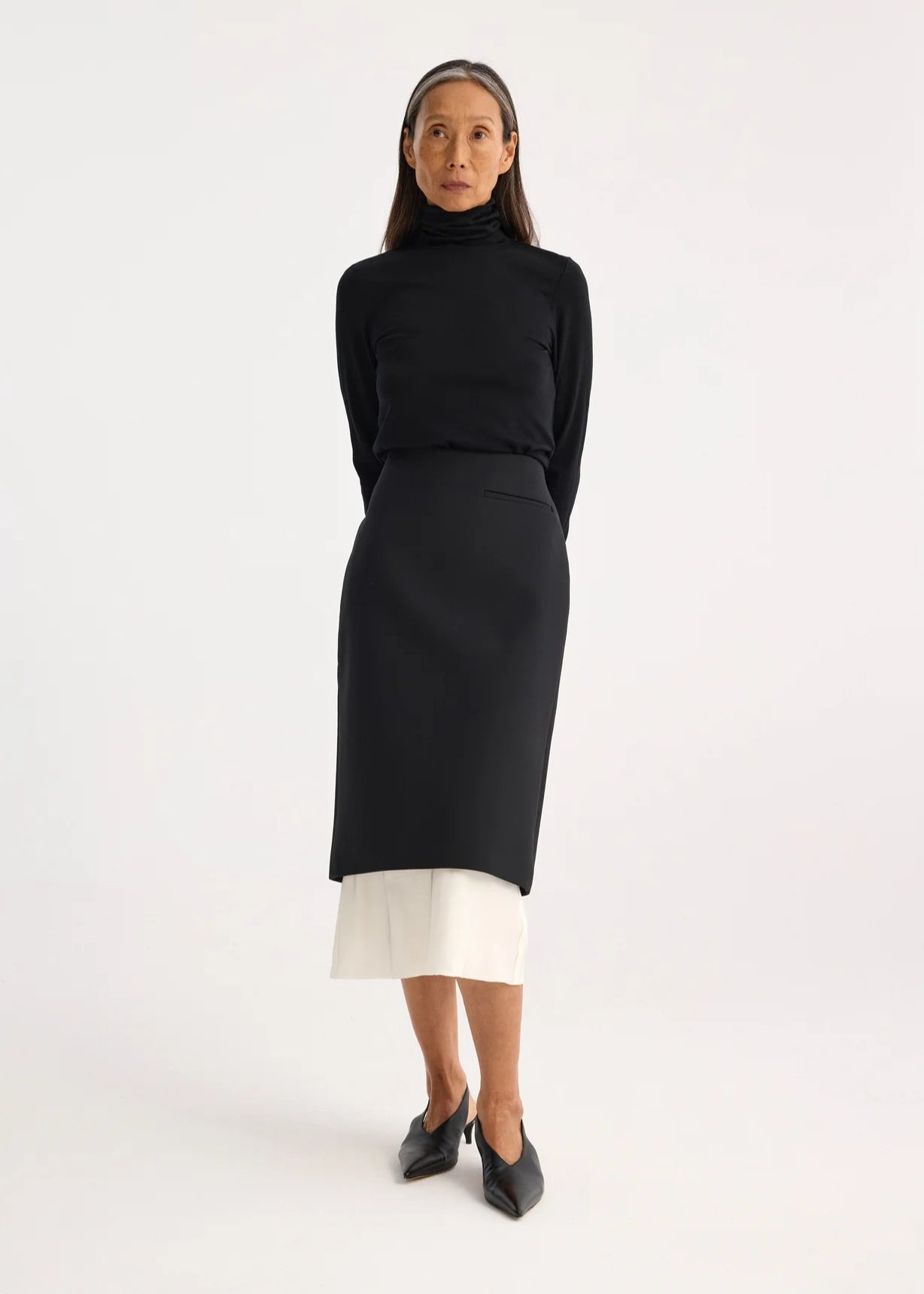RÓHE LIGHT WEIGHT MERINO WOOL TURTLENECK - BLACK