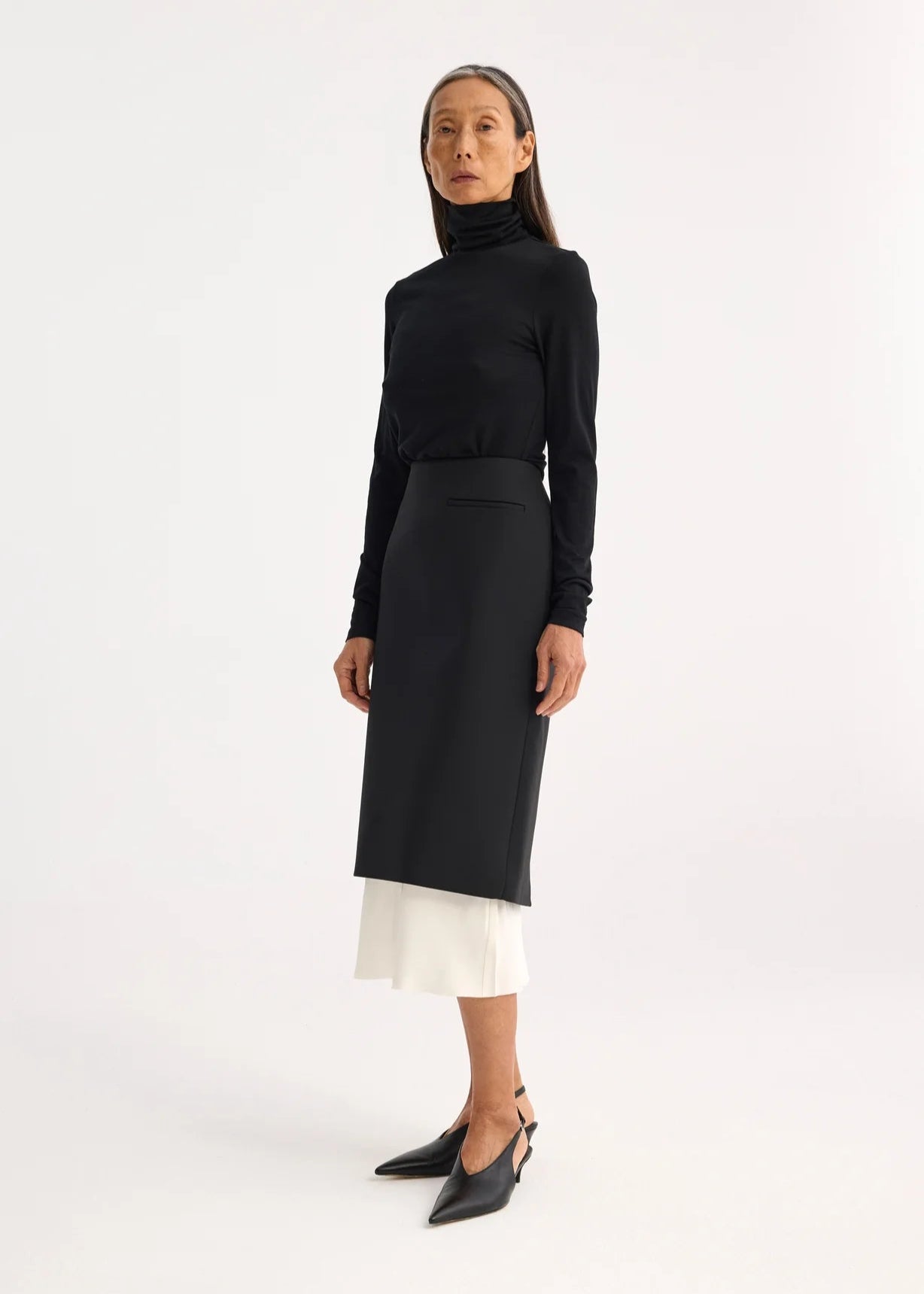 RÓHE LIGHT WEIGHT MERINO WOOL TURTLENECK - BLACK