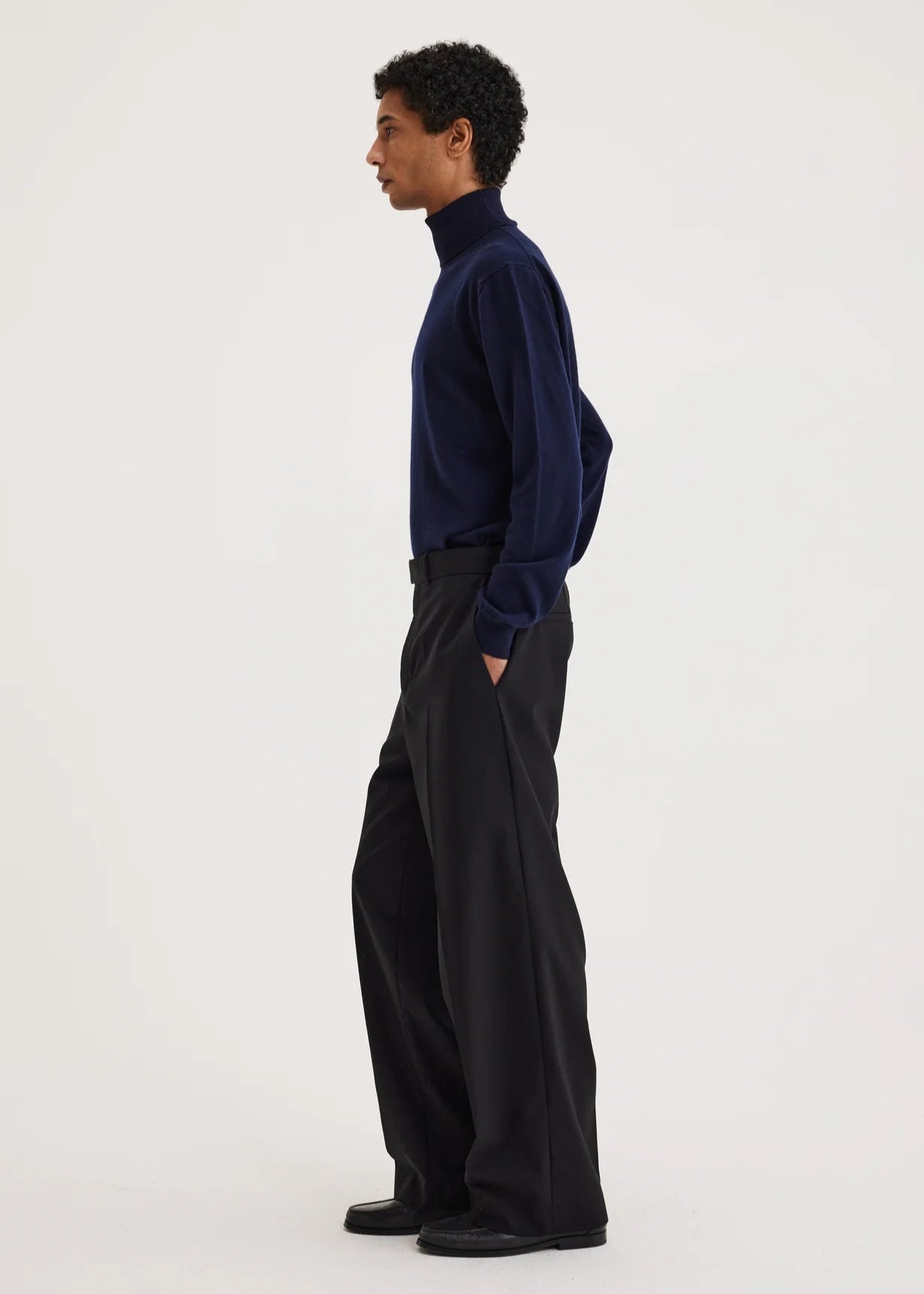 RÓHE MEN TAILORED WIDE LEG TROUSERS - NOIR