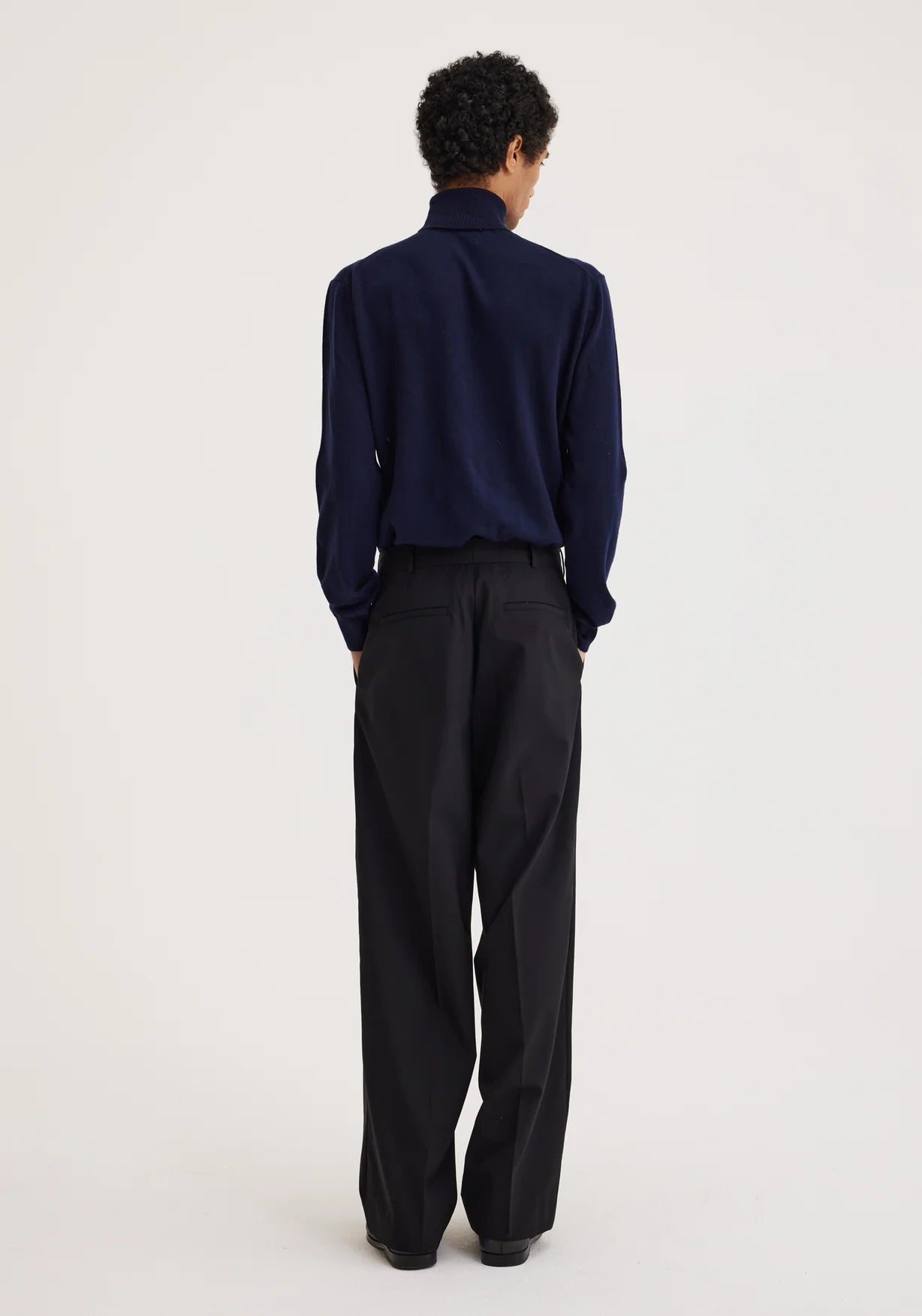 RÓHE MEN TAILORED WIDE LEG TROUSERS - NOIR