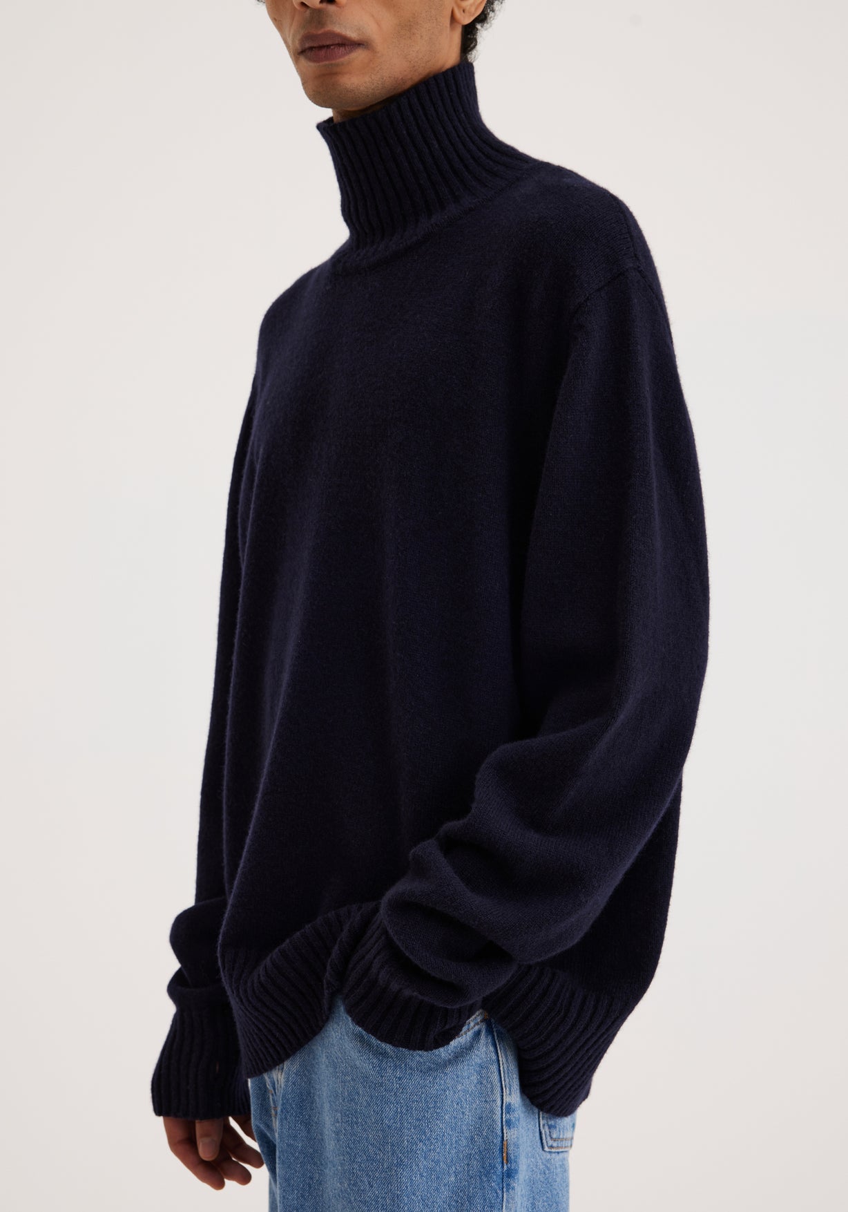 RÓHE MEN WOOL CASHMERE TURTLENECK SWEATER - NAVY