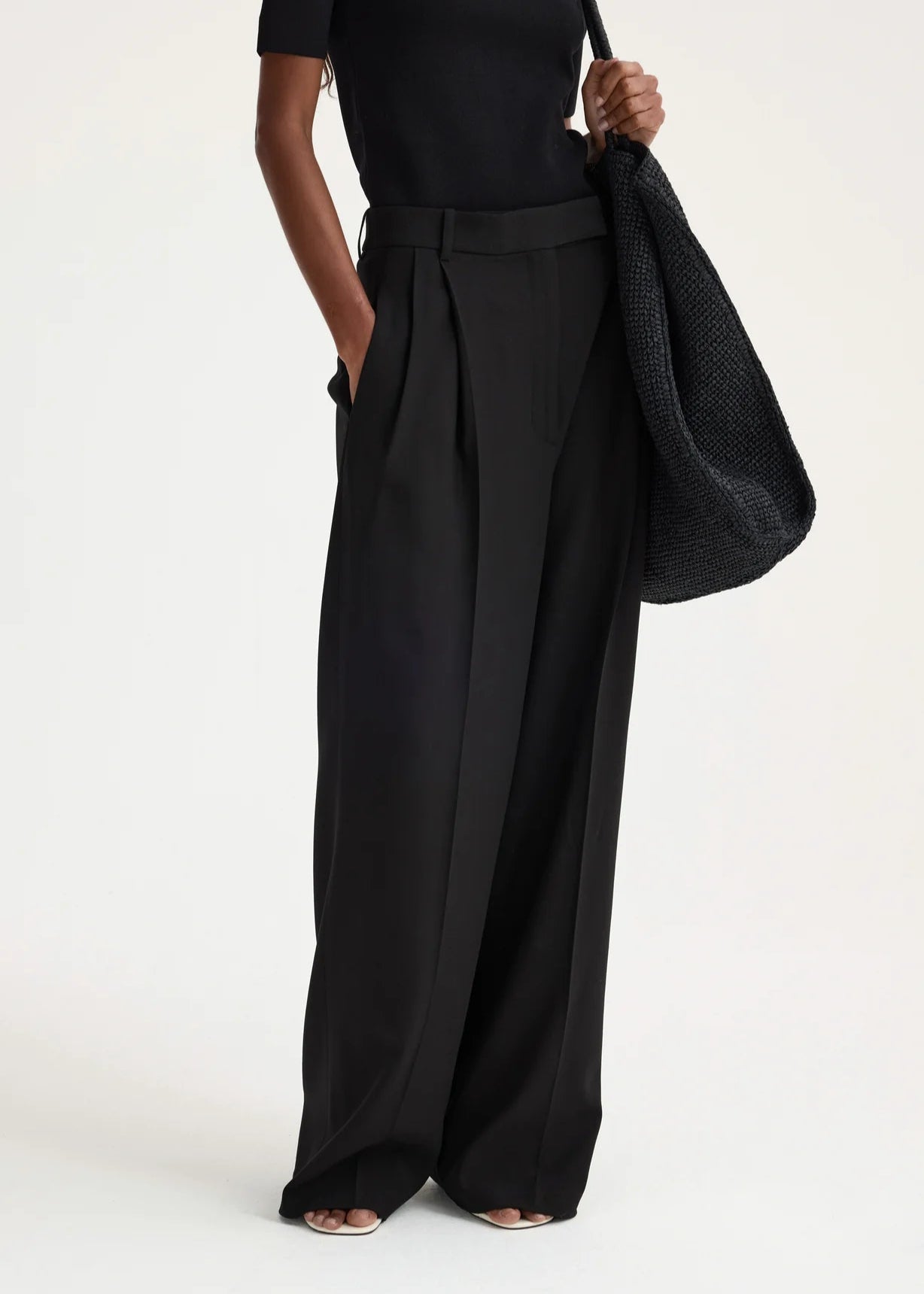 RÓHE MID-WAISTED PLEATED TROUSERS - BLACK
