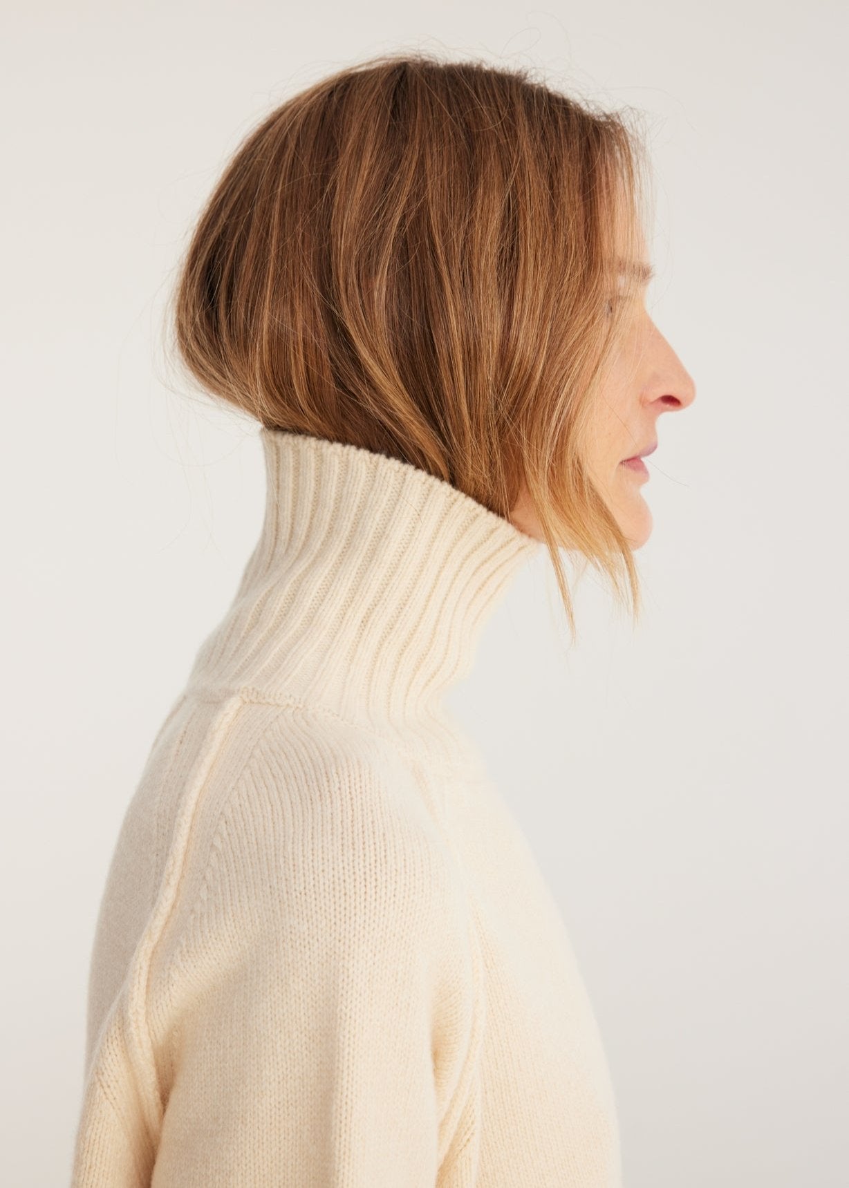 RÓHE WOOL CASHMERE TURTLENECK - OFF-WHITE