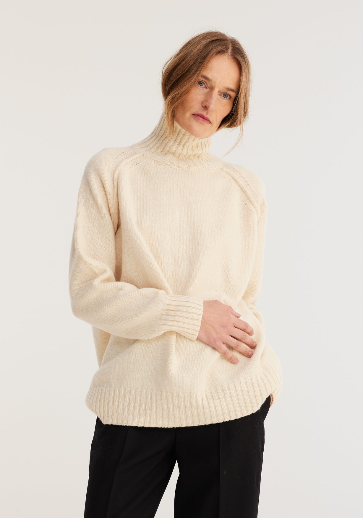 RÓHE WOOL CASHMERE TURTLENECK - OFF-WHITE