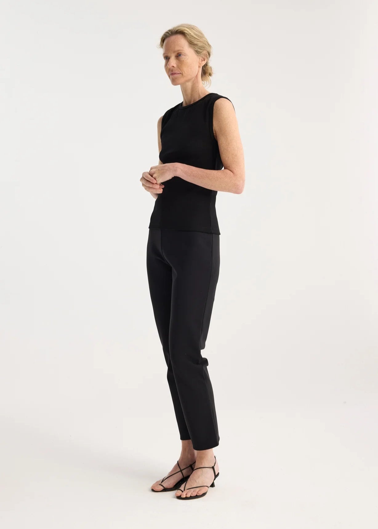 RÓHE CIGARETTE SCUBA TROUSERS - BLACK