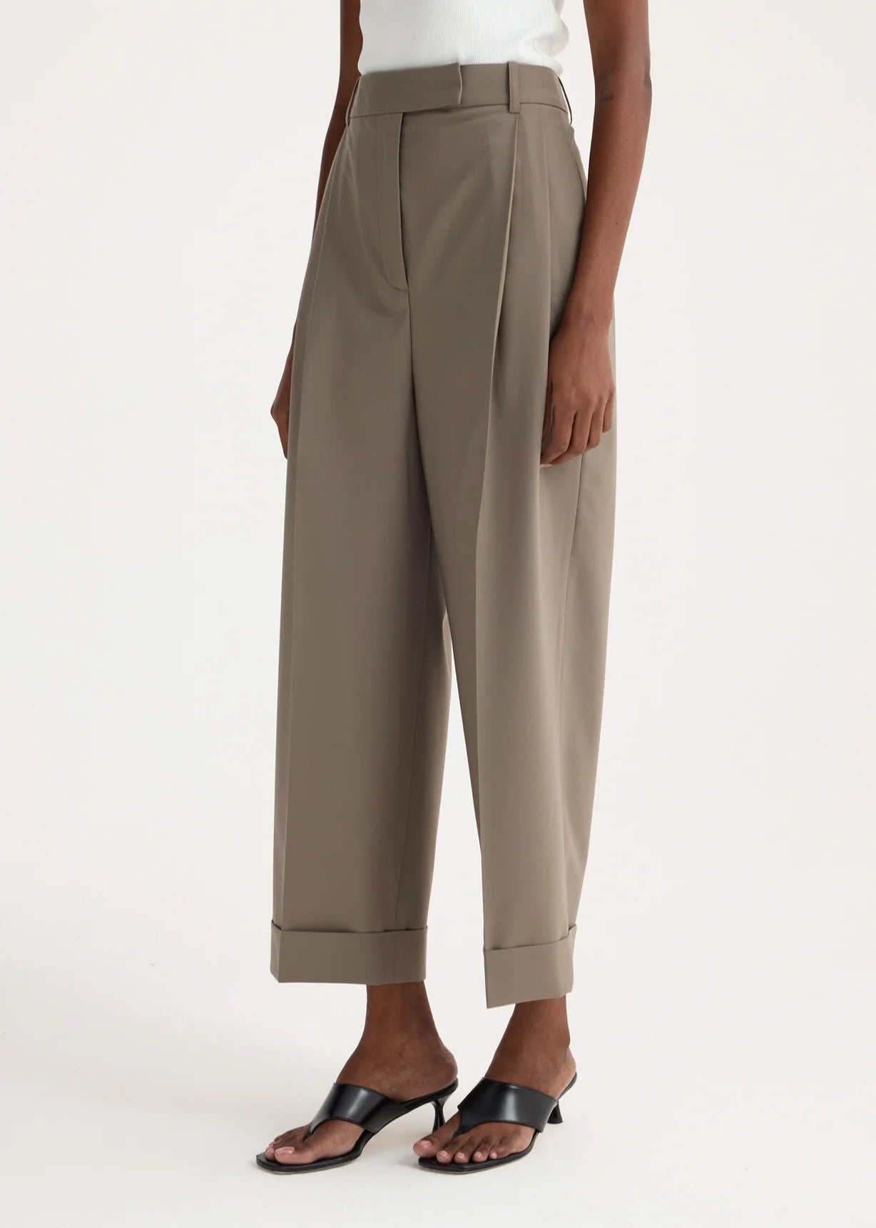 RÓHE HIGHWAIST PANTS WITH TURN-UP - TAUPE