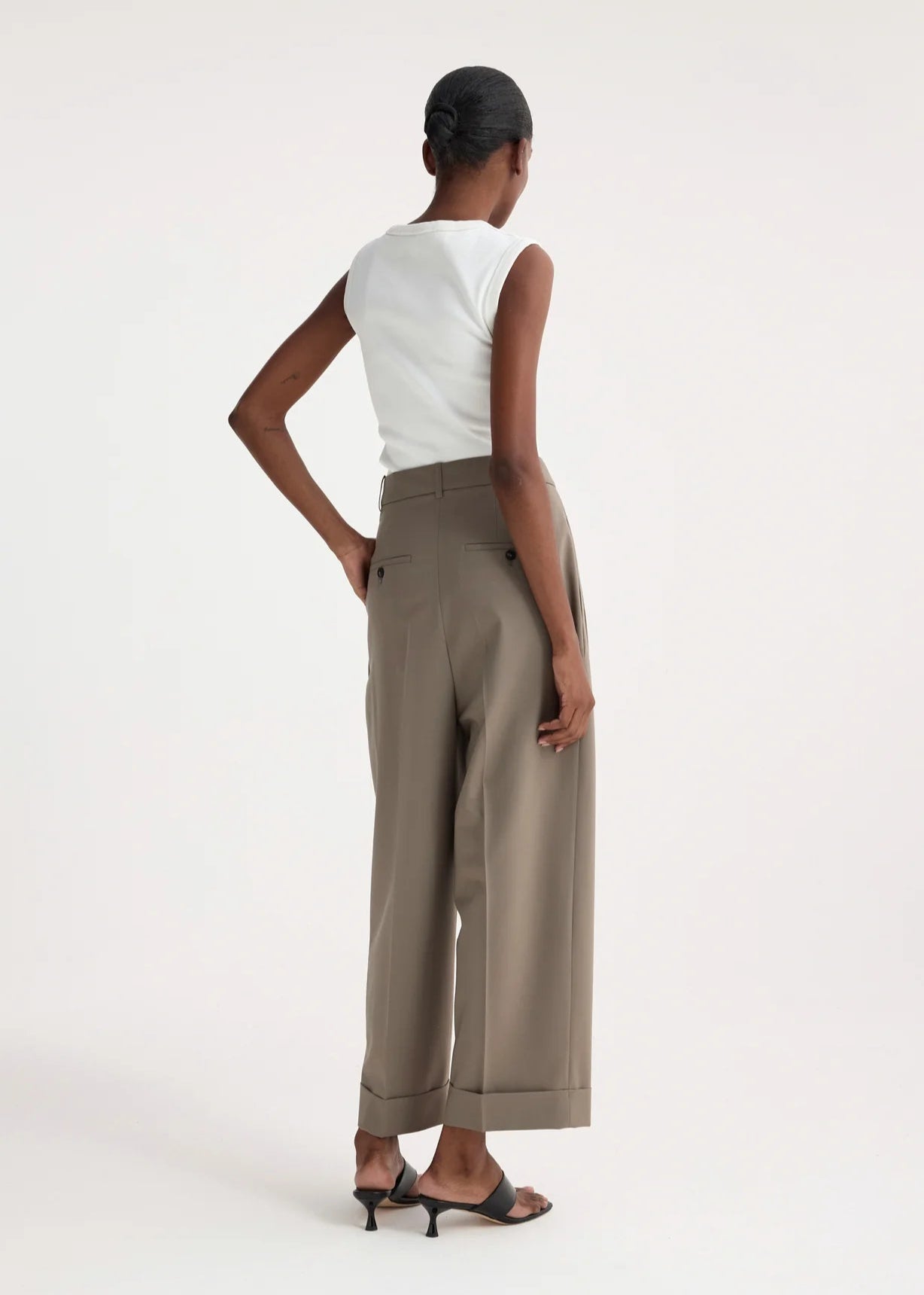 RÓHE HIGHWAIST PANTS WITH TURN-UP - TAUPE