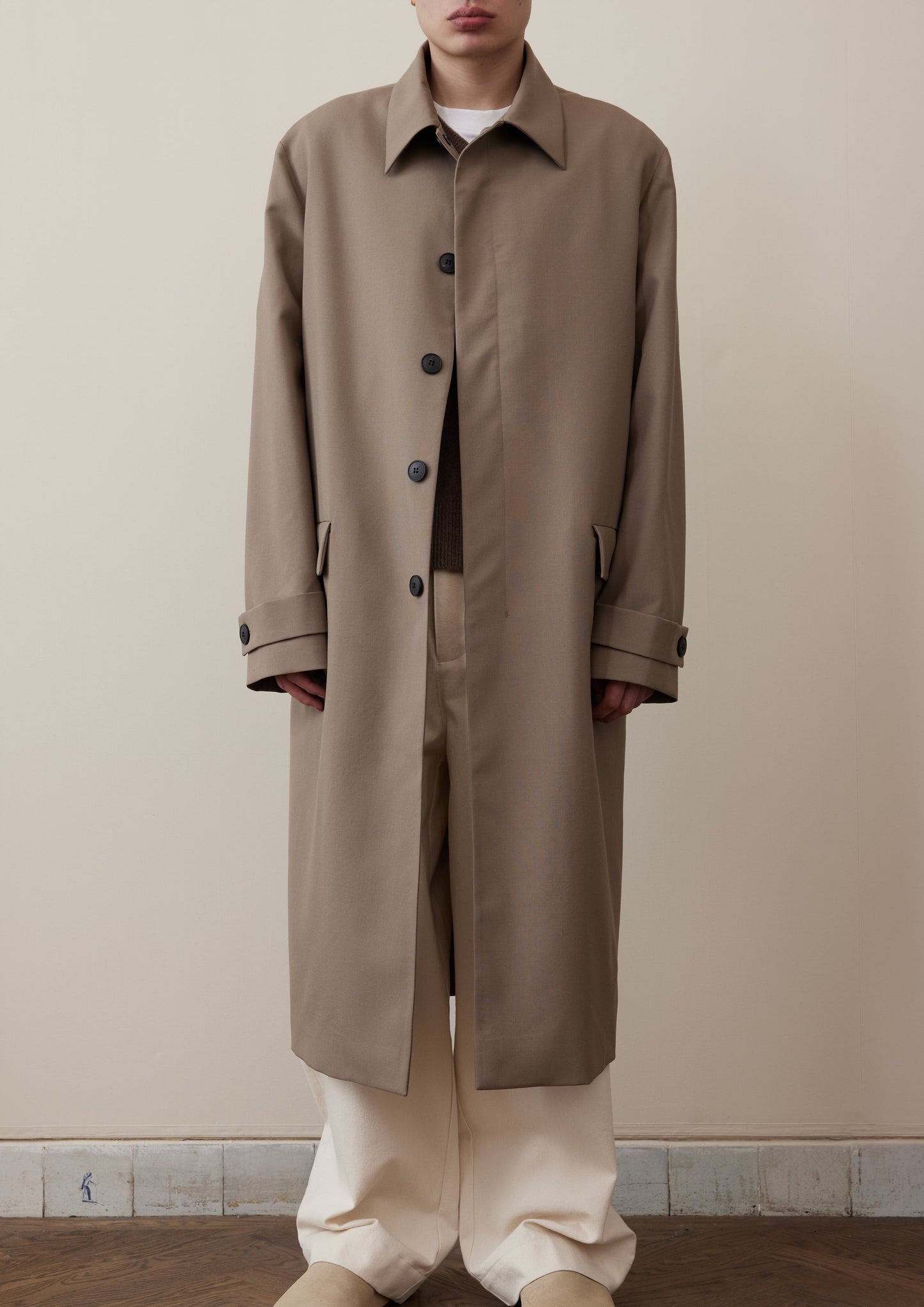 RÓHE MEN RELAXED TAILORED CAR COAT - KHAKI