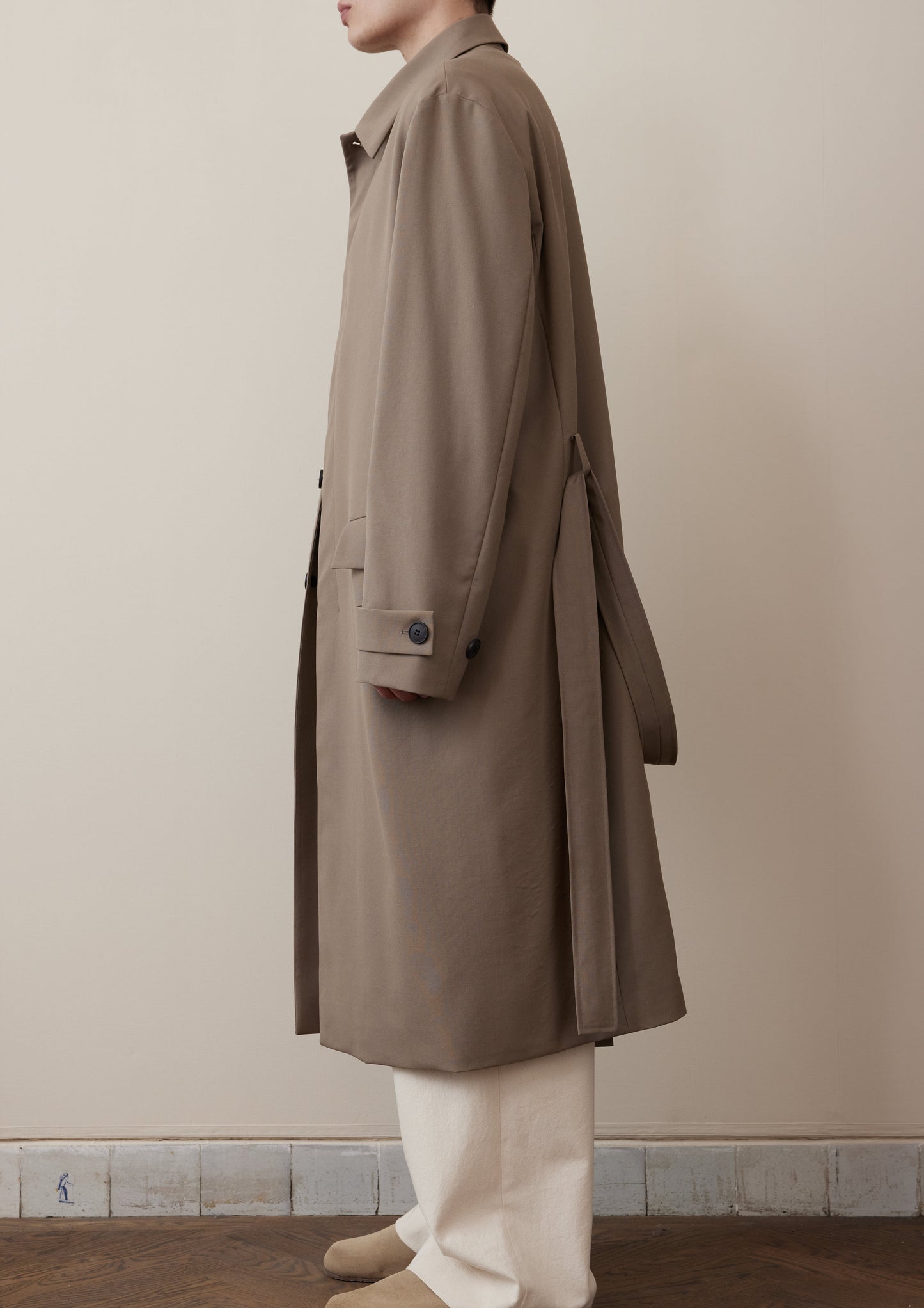 RÓHE MEN RELAXED TAILORED CAR COAT - KHAKI