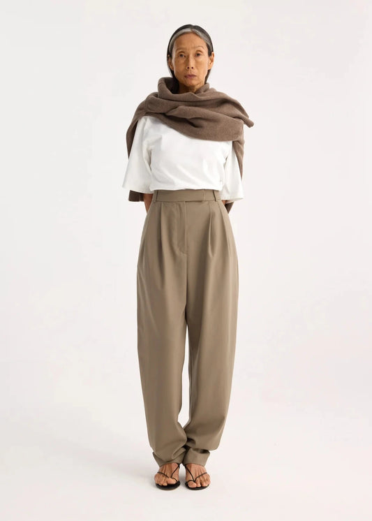 RÓHE ROUND LEG SHAPED TAILORED TROUSERS - KHAKI