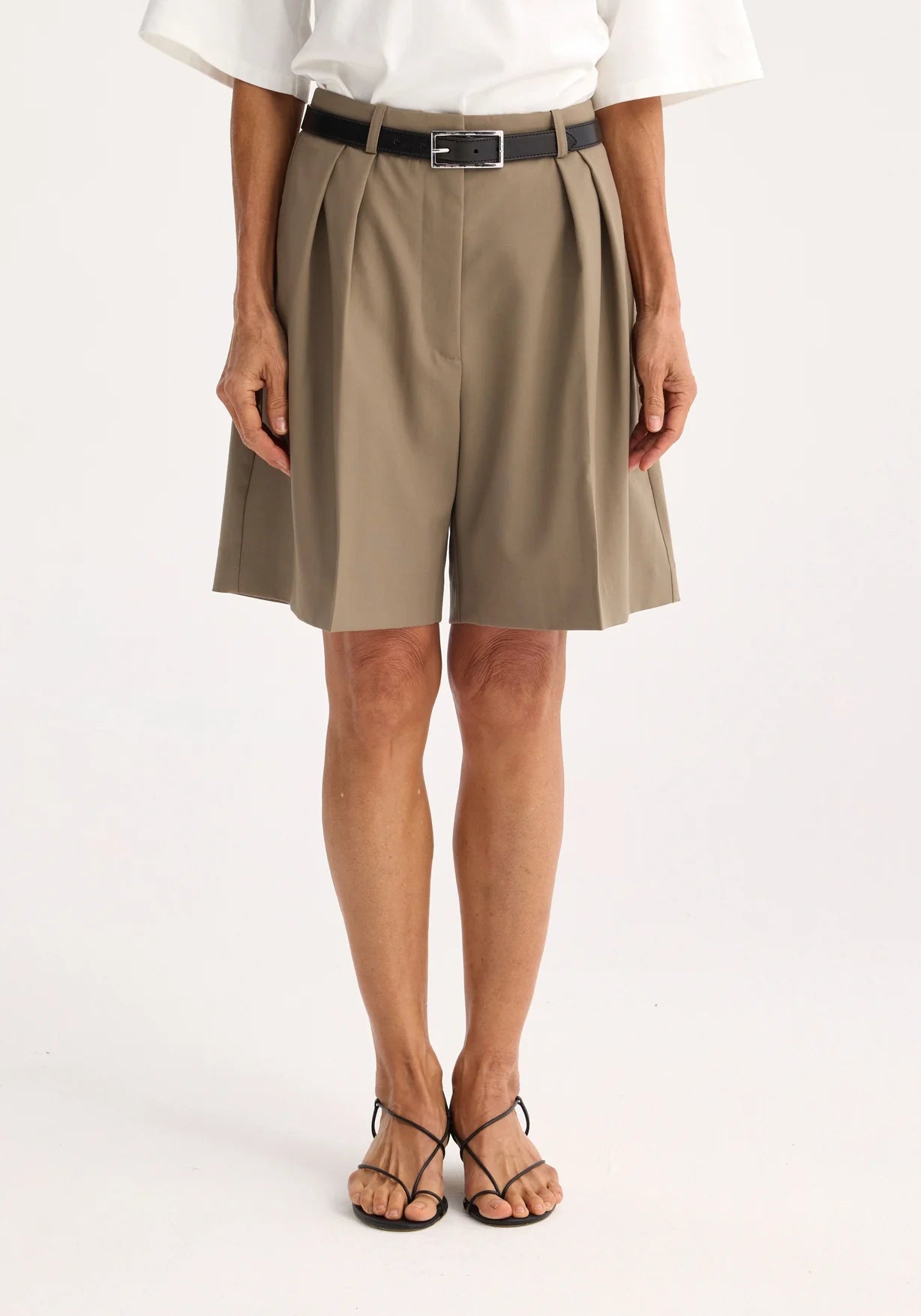 RÓHE TAILORED WIDE LEG SHORTS - KHAKI