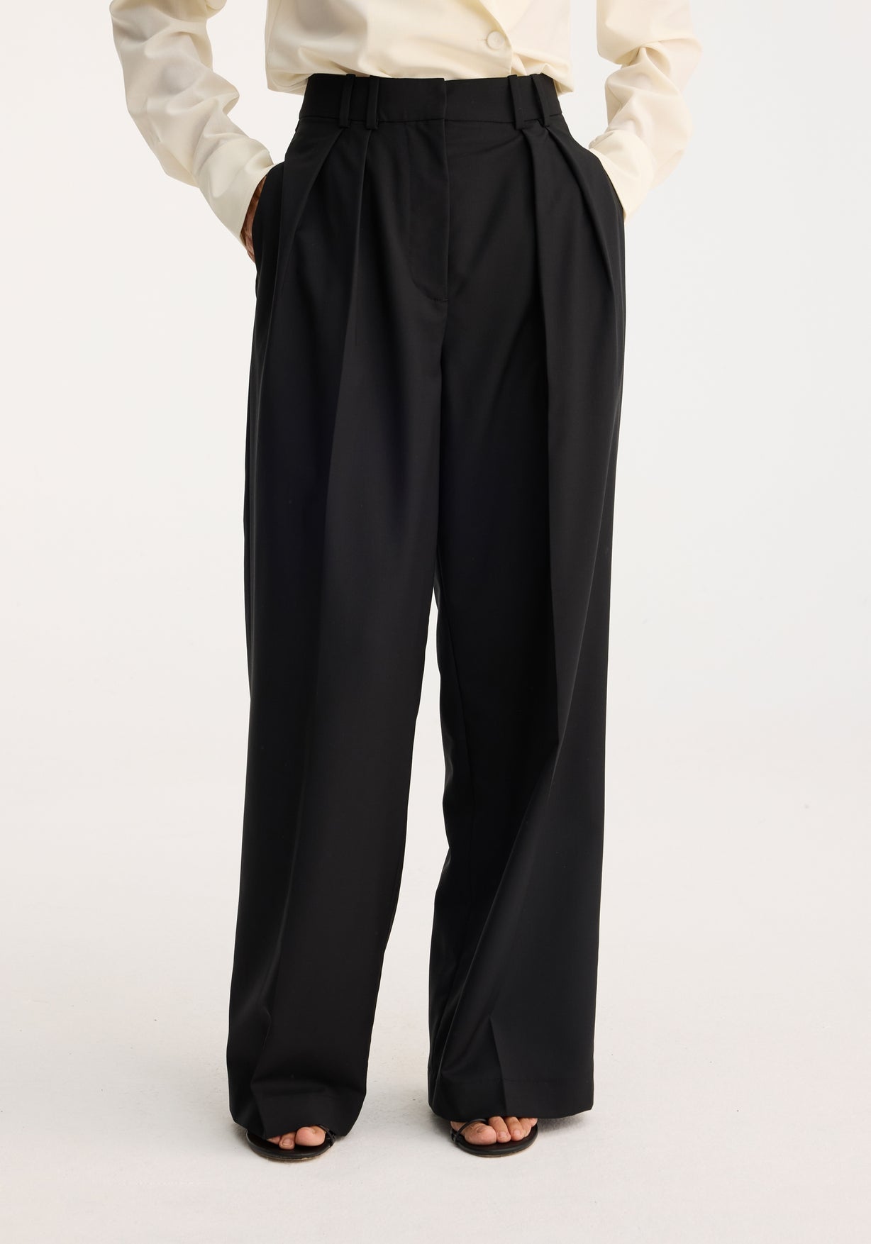 RÓHE WIDE LEG DOUBLE PLEATED TROUSERS - BLACK