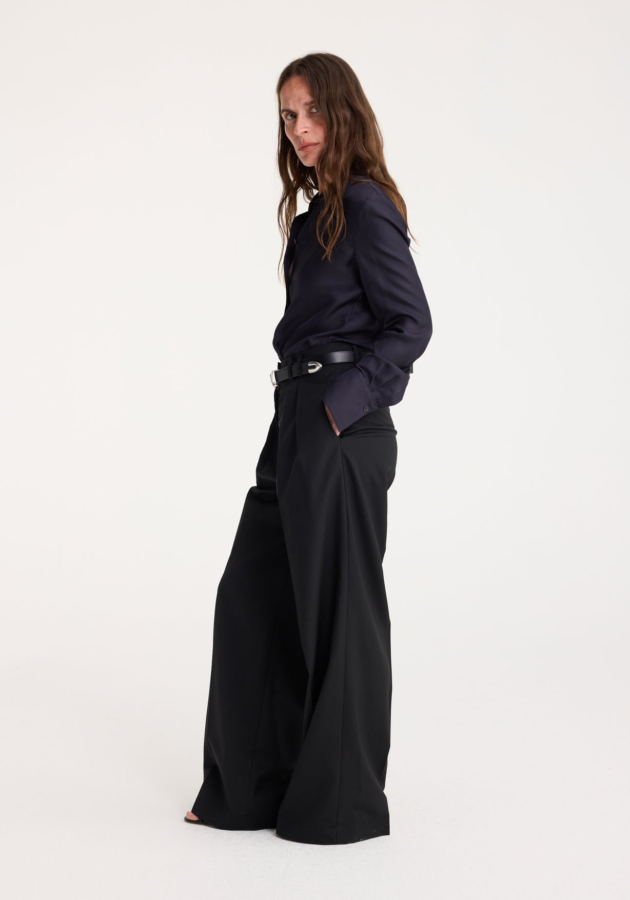 RÓHE WIDE LEG DOUBLE PLEATED TROUSERS - BLACK
