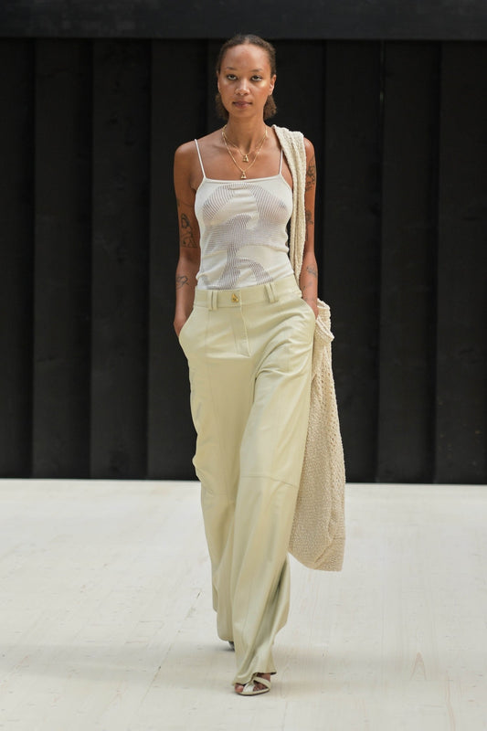 AERON MAGDA POINT CAMI TOP - CREME
