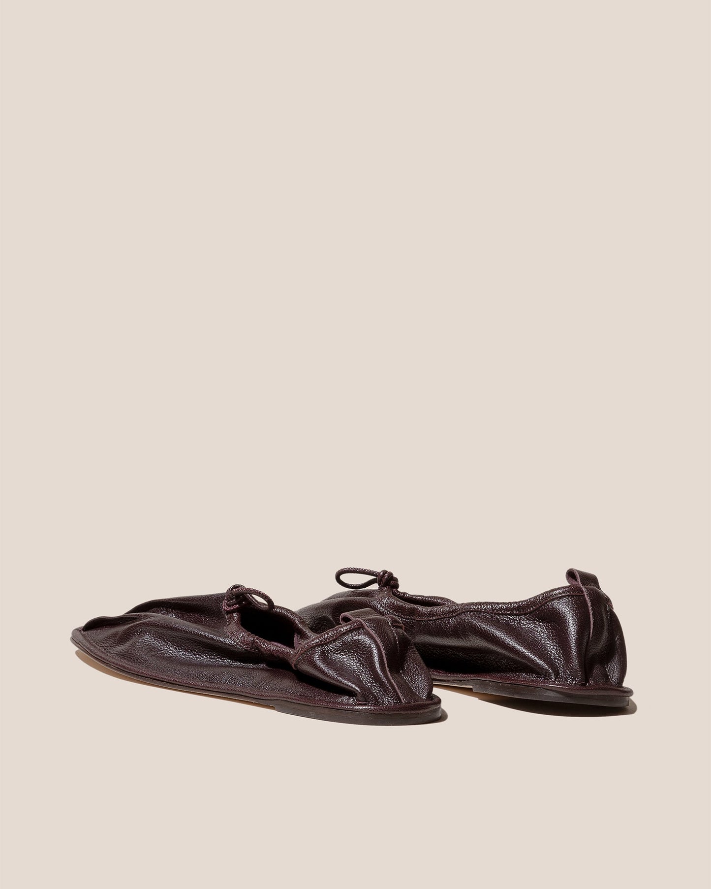 HEREU PUNTERA PLEATED TOE  PUMP - MAHOGANY