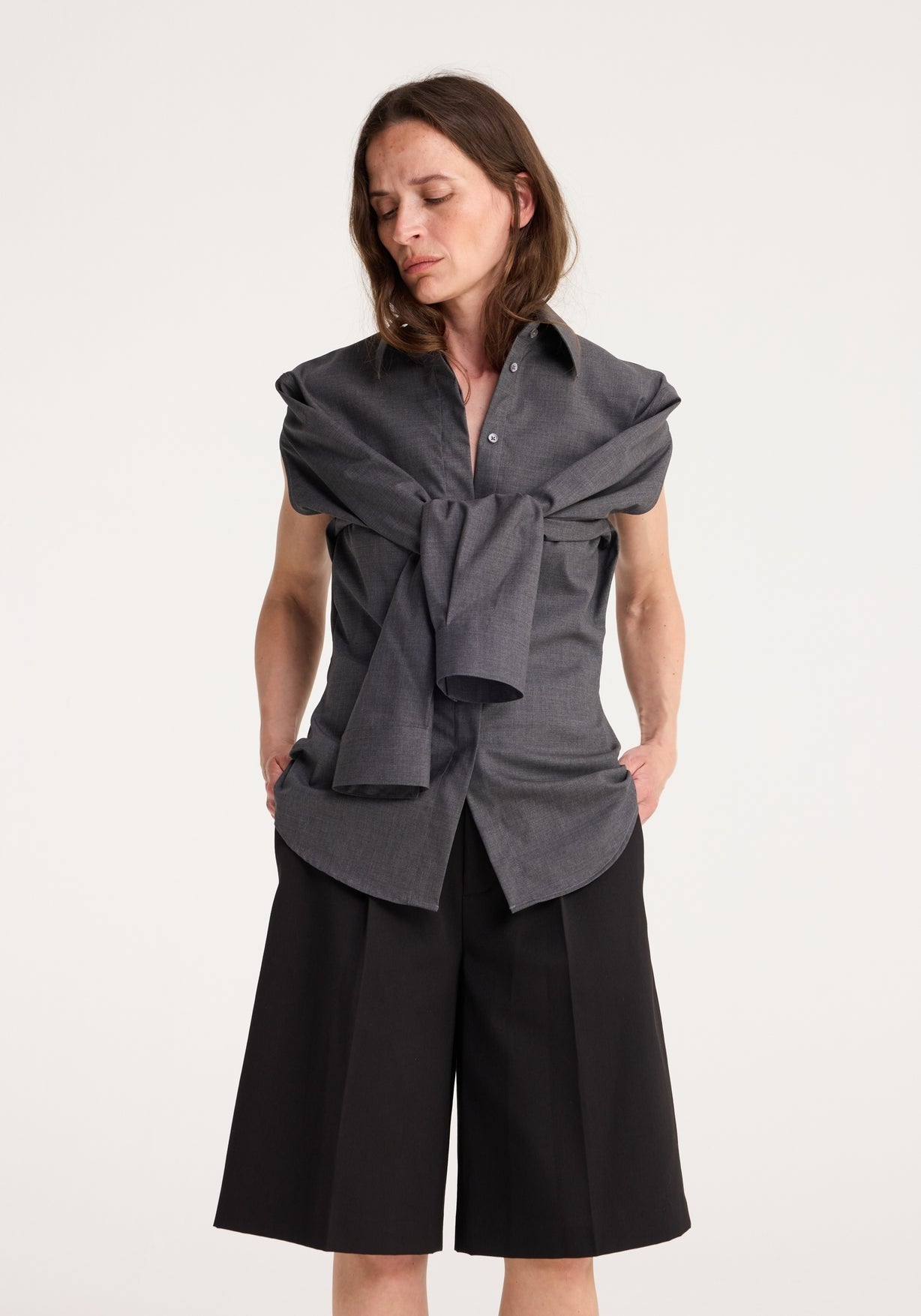 RÓHE SHAPED OPEN ARMHOLE SHIRT - DARK GREY MELANGE