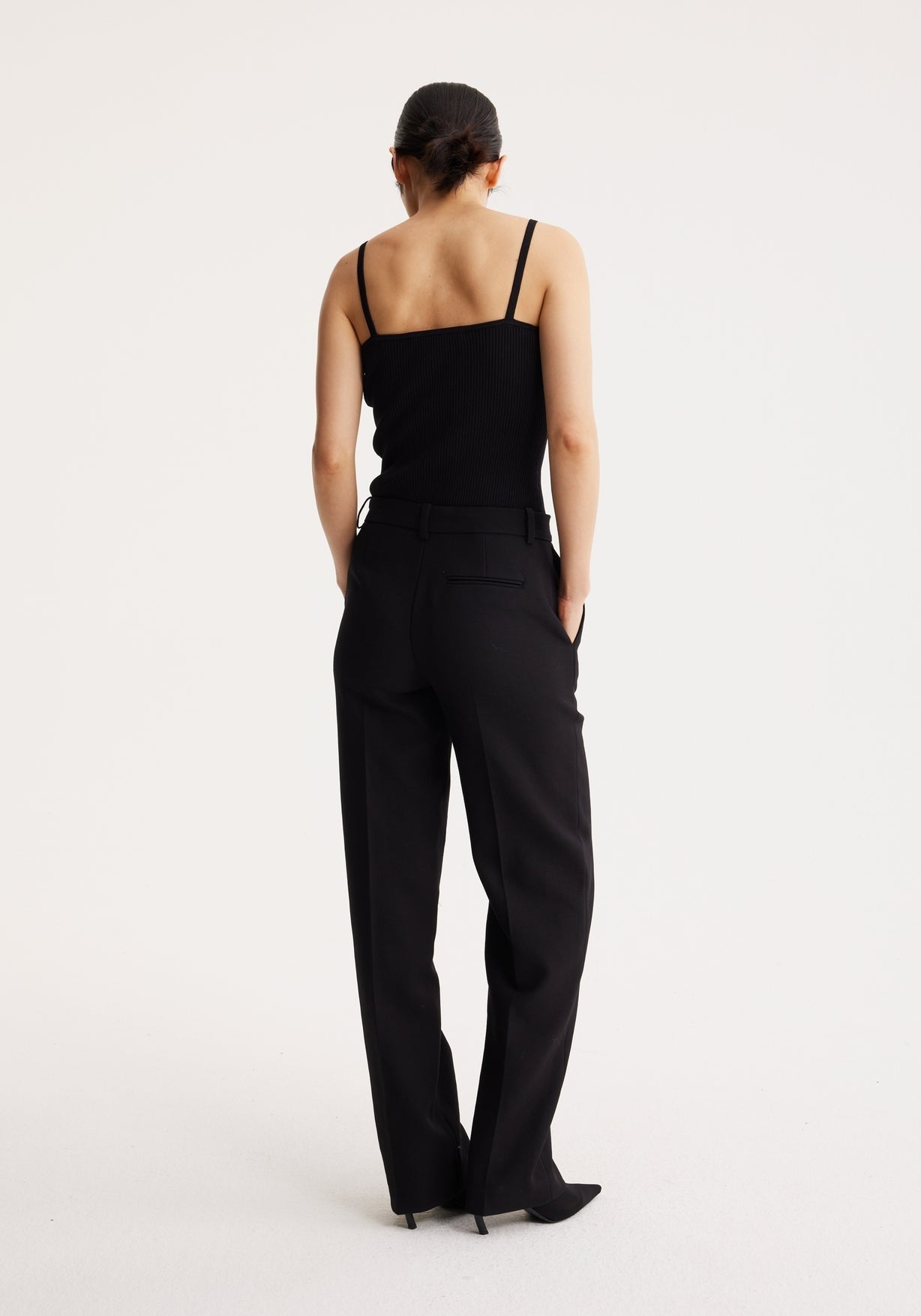 RÓHE SQUARE SHAPED KNITTED TANK TOP - NOIR