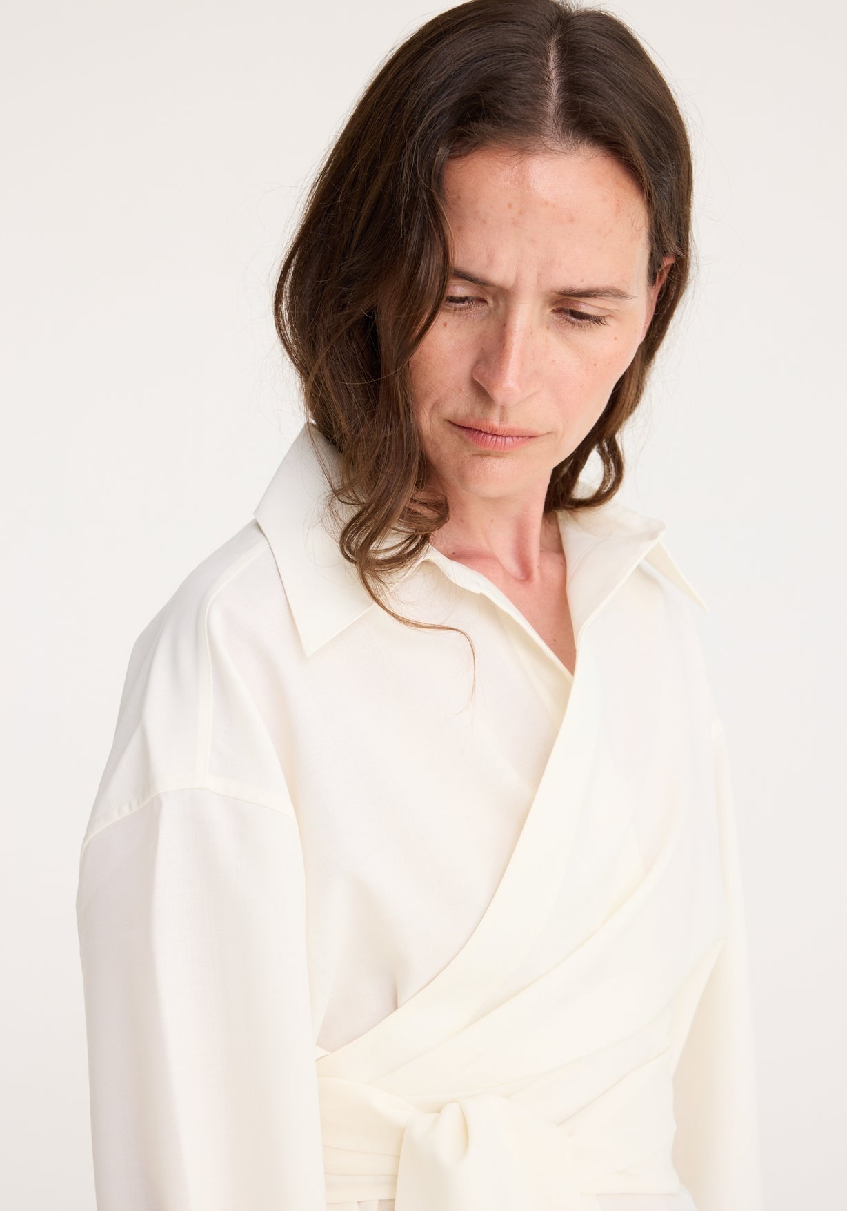 RÓHE WRAP SHIRT - OFF WHITE