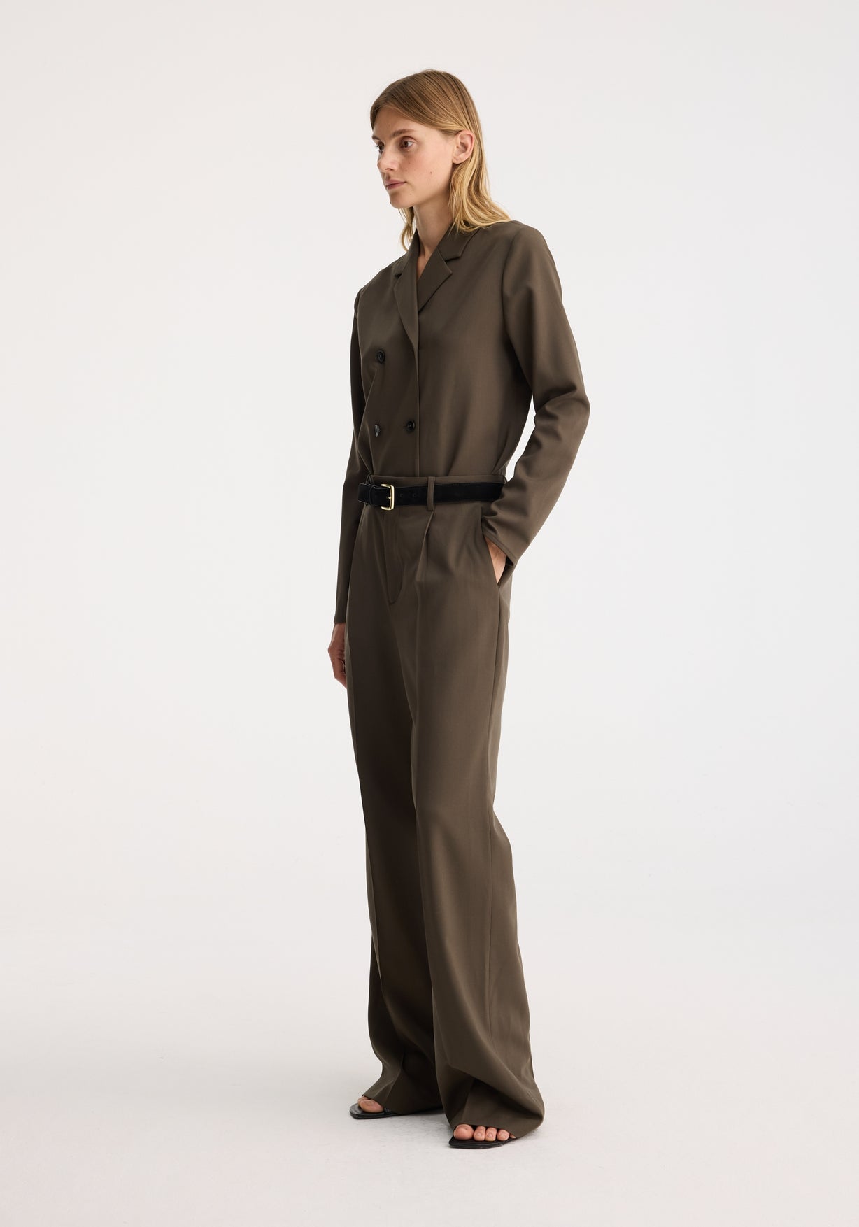 RÓHE RELAXED SINGLE PLEATED TROUSERS - EARTH