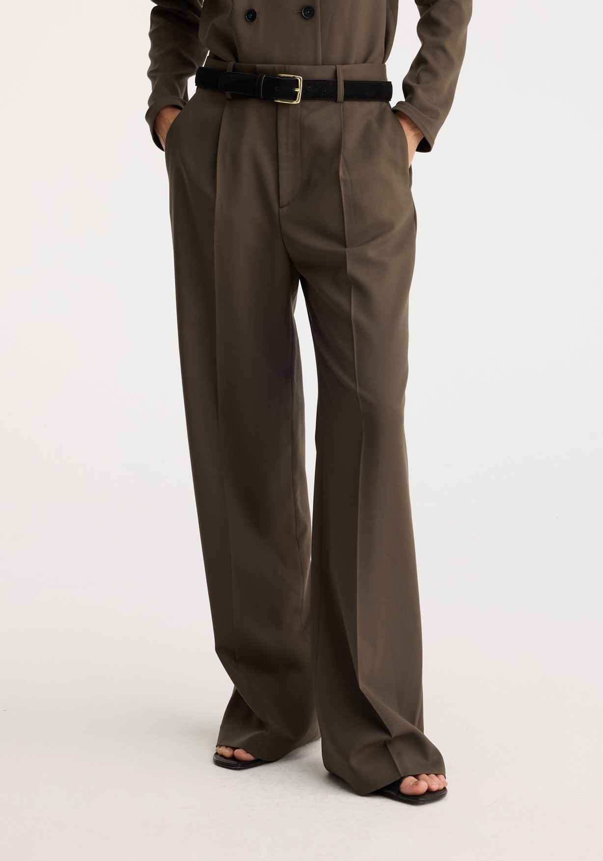 RÓHE RELAXED SINGLE PLEATED TROUSERS - EARTH